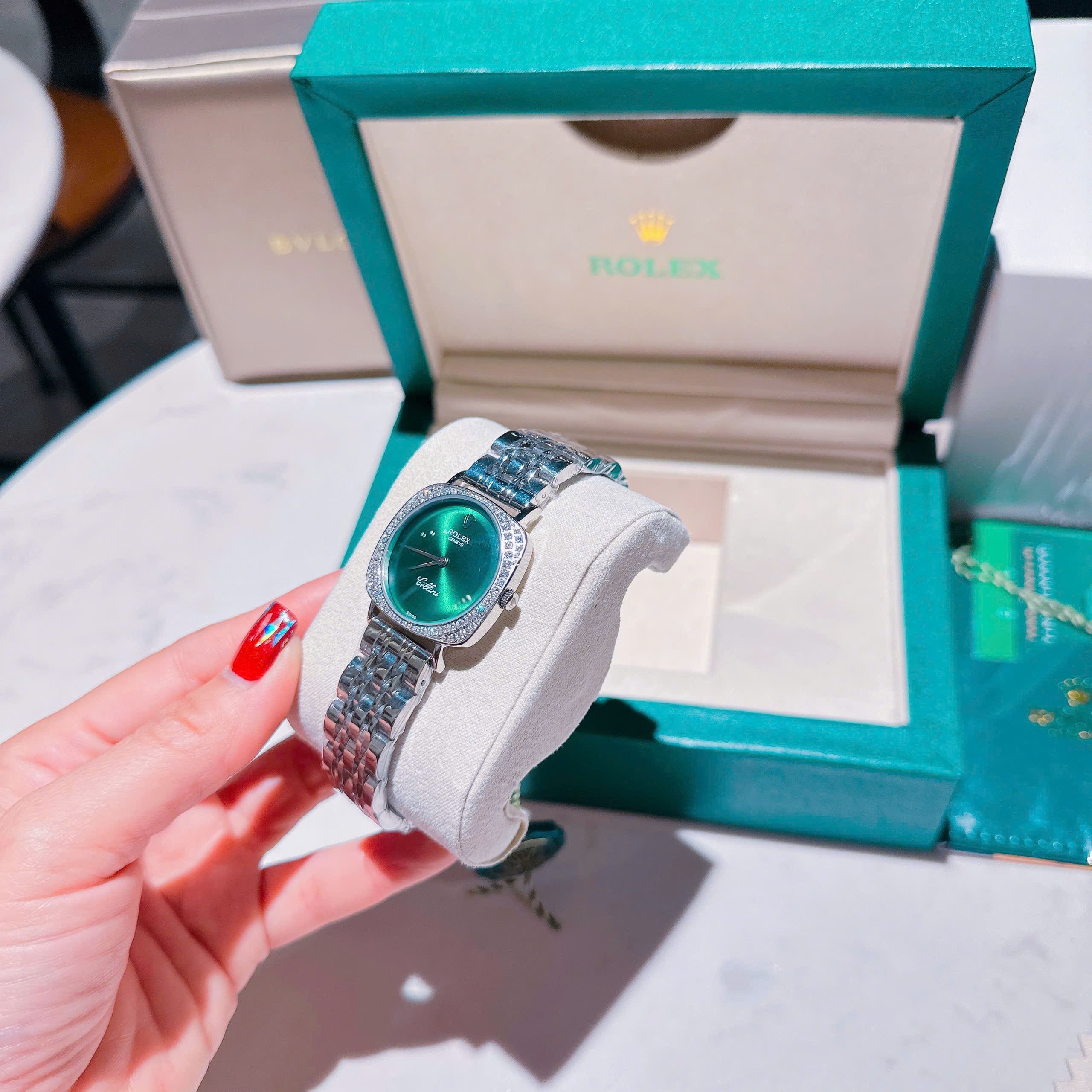 Đồng Hồ Rolex Cellini |Nữ Giới |Mặt Vuông |Xanh Lá |Đính Đá |Dây Kim Loại |Máy Pin (Máy Quartz) |Size 33mm |donghogiatot.vn