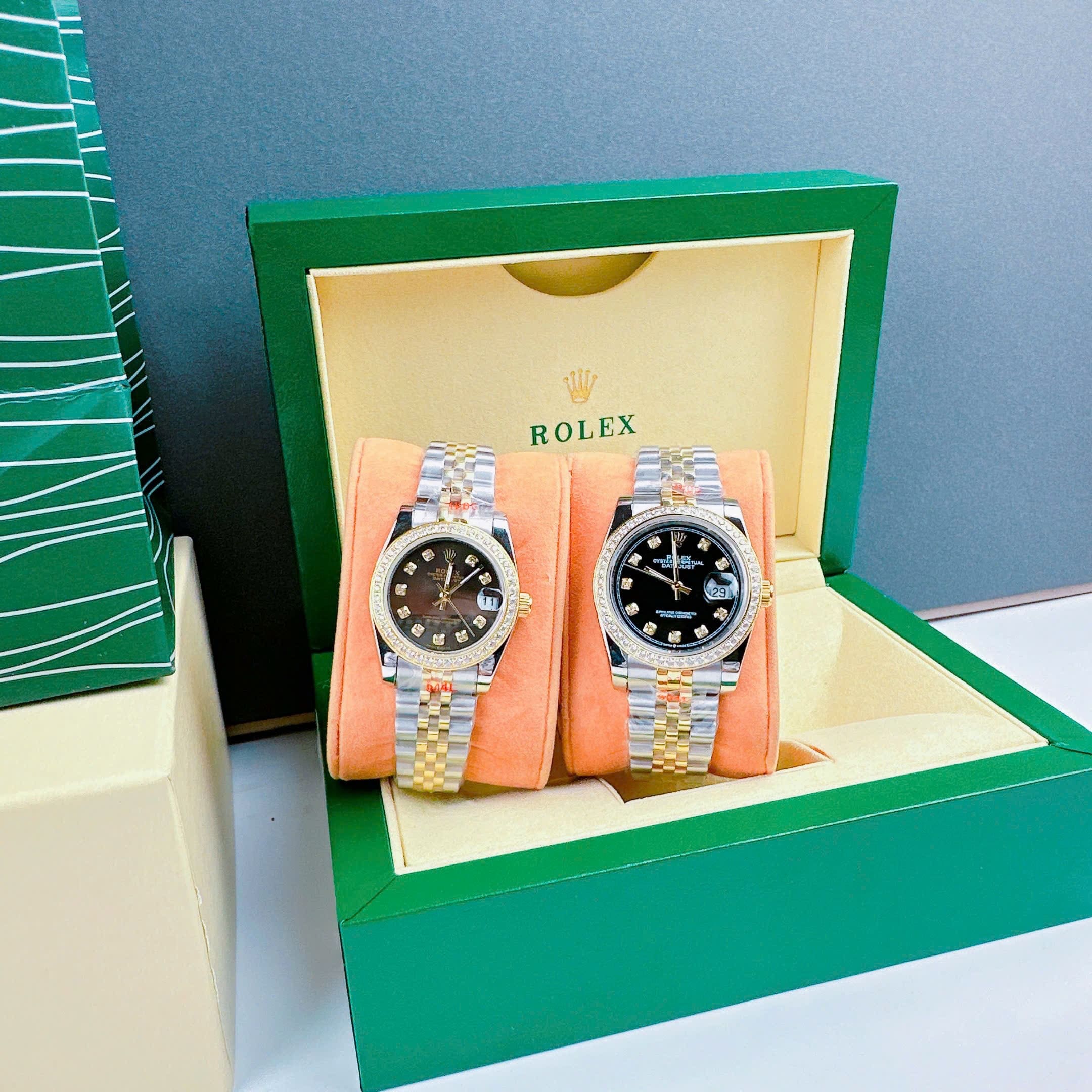 Đồng Hồ Rolex Đính Đá |Cặp Đôi |Mặt Đen |Dây Kim Loại Demi Vàng |Máy Pin (Máy Quartz) |Size 36x31mm |donghogiatot.vn