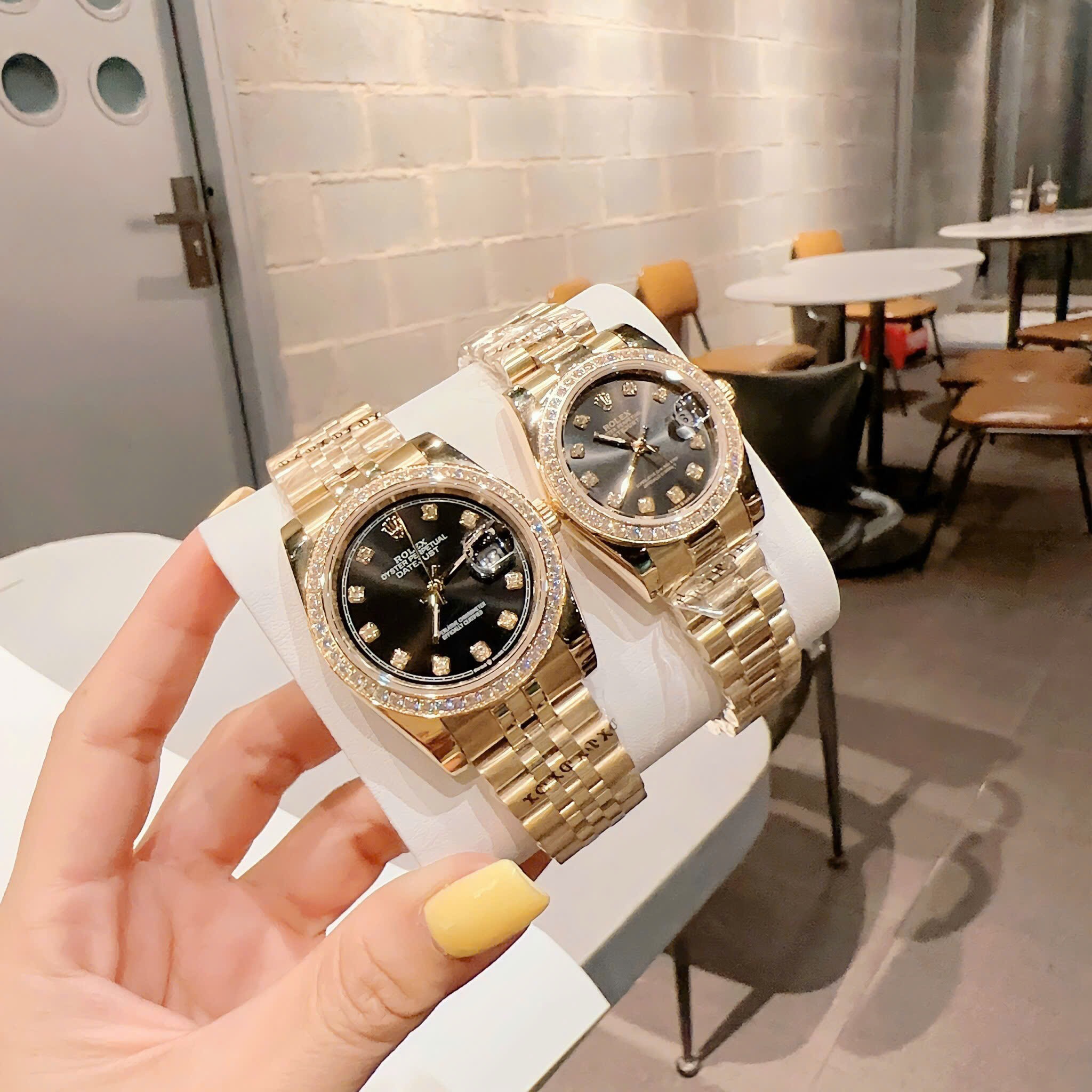 Đồng Hồ Rolex Đính Đá |Cặp Đôi |Mặt Đen |Dây Kim Loại Vàng Gold |Máy Pin (Máy Quartz) |Size 36x31mm |donghogiatot.vn