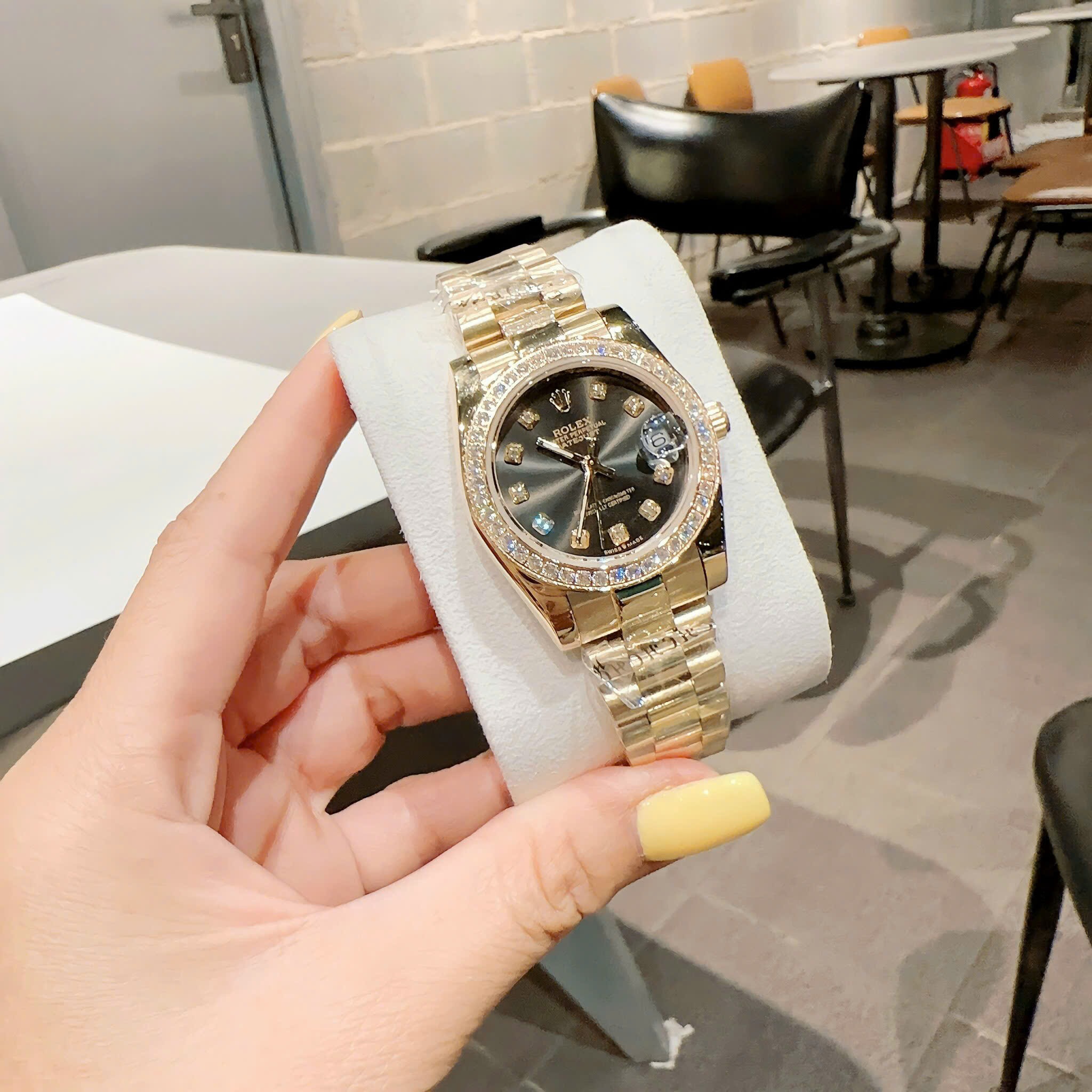 Đồng Hồ Rolex Đính Đá |Cặp Đôi |Mặt Đen |Dây Kim Loại Vàng Gold |Máy Pin (Máy Quartz) |Size 36x31mm |donghogiatot.vn