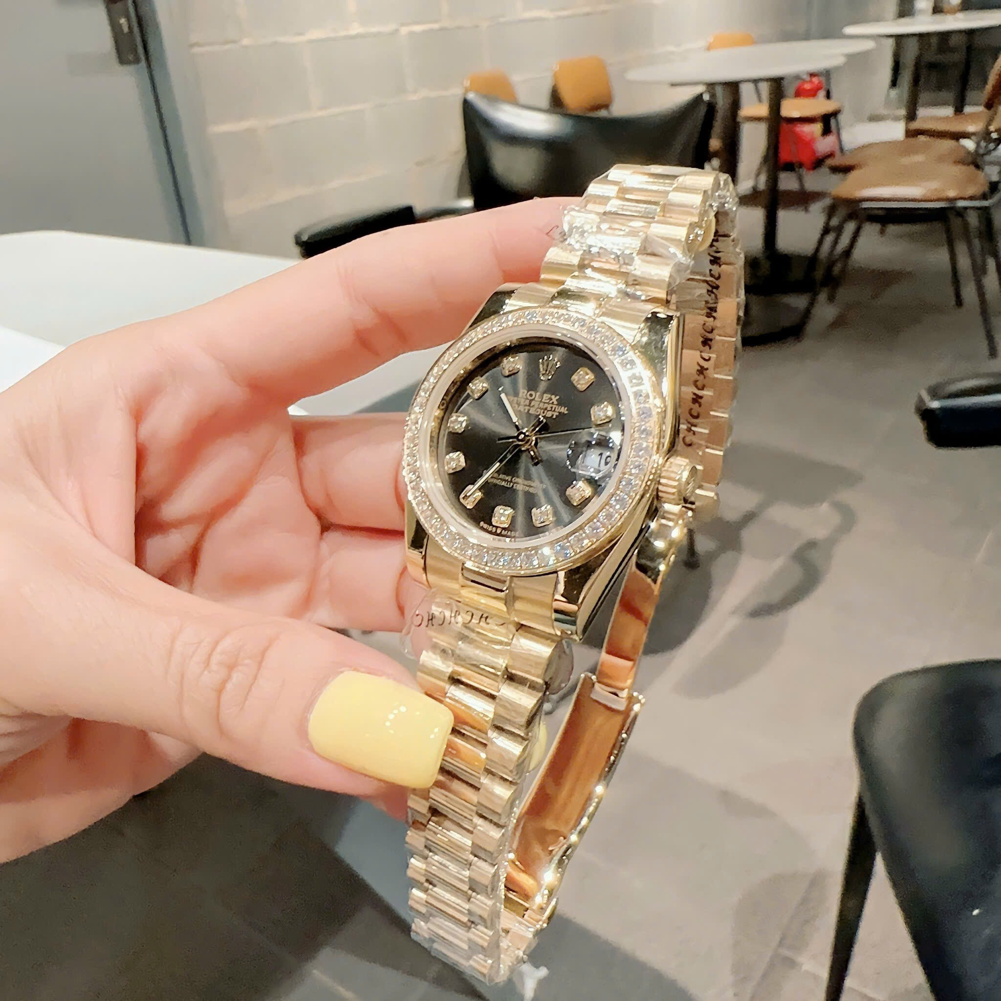 Đồng Hồ Rolex Đính Đá |Cặp Đôi |Mặt Đen |Dây Kim Loại Vàng Gold |Máy Pin (Máy Quartz) |Size 36x31mm |donghogiatot.vn