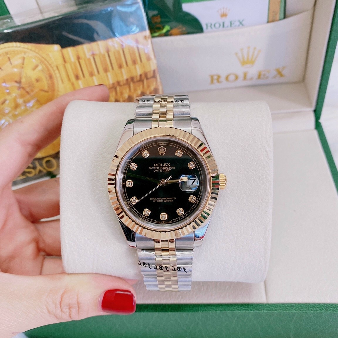 Đồng Hồ Rolex Niềng Khía |Cặp Đôi |Mặt Đen |Dây Kim Loại Demi Vàng Gold |Máy Pin (Máy Quartz) |Size 41x31mm |donghogiatot.vn