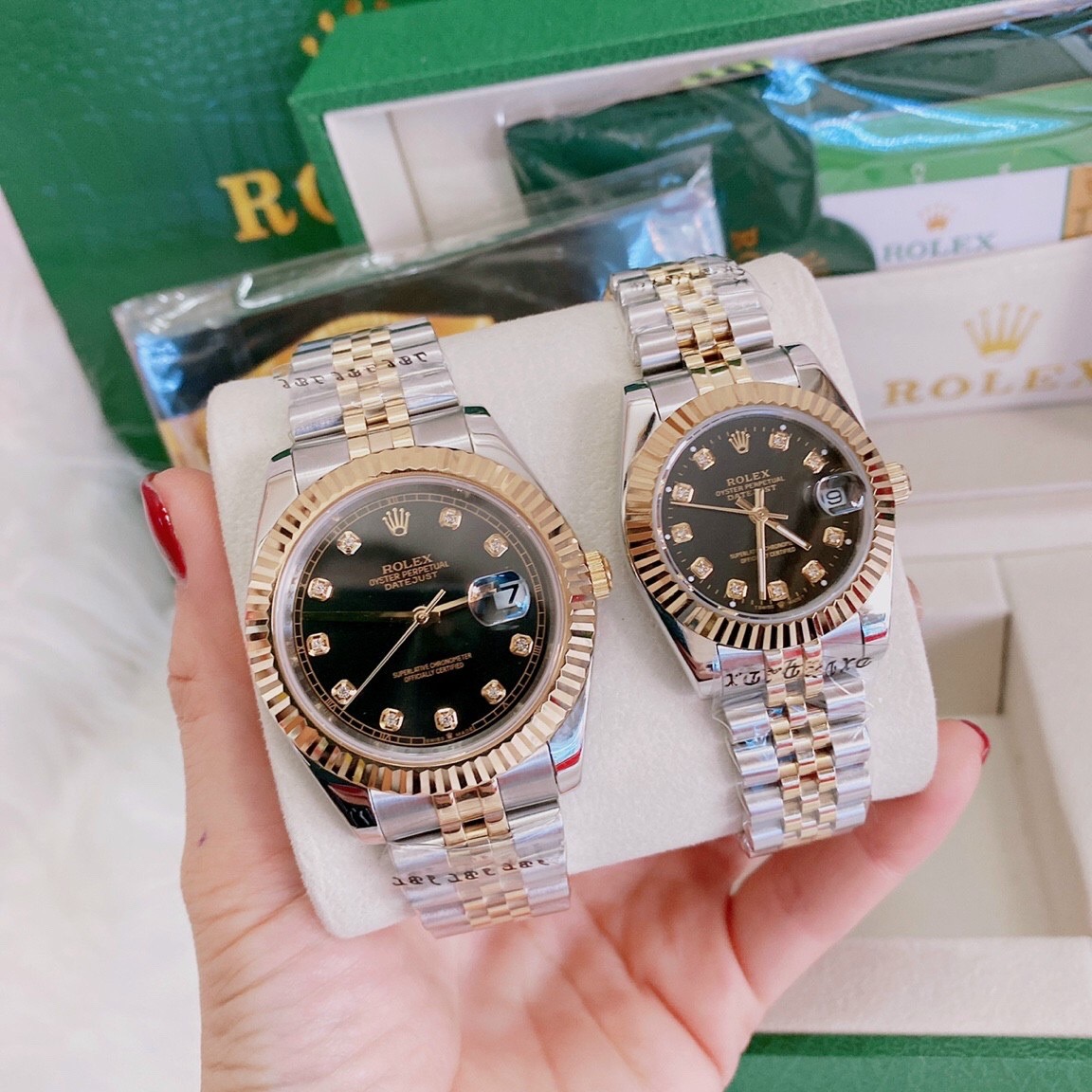 Đồng Hồ Rolex Niềng Khía |Cặp Đôi |Mặt Đen |Dây Kim Loại Demi Vàng Gold |Máy Pin (Máy Quartz) |Size 41x31mm |donghogiatot.vn
