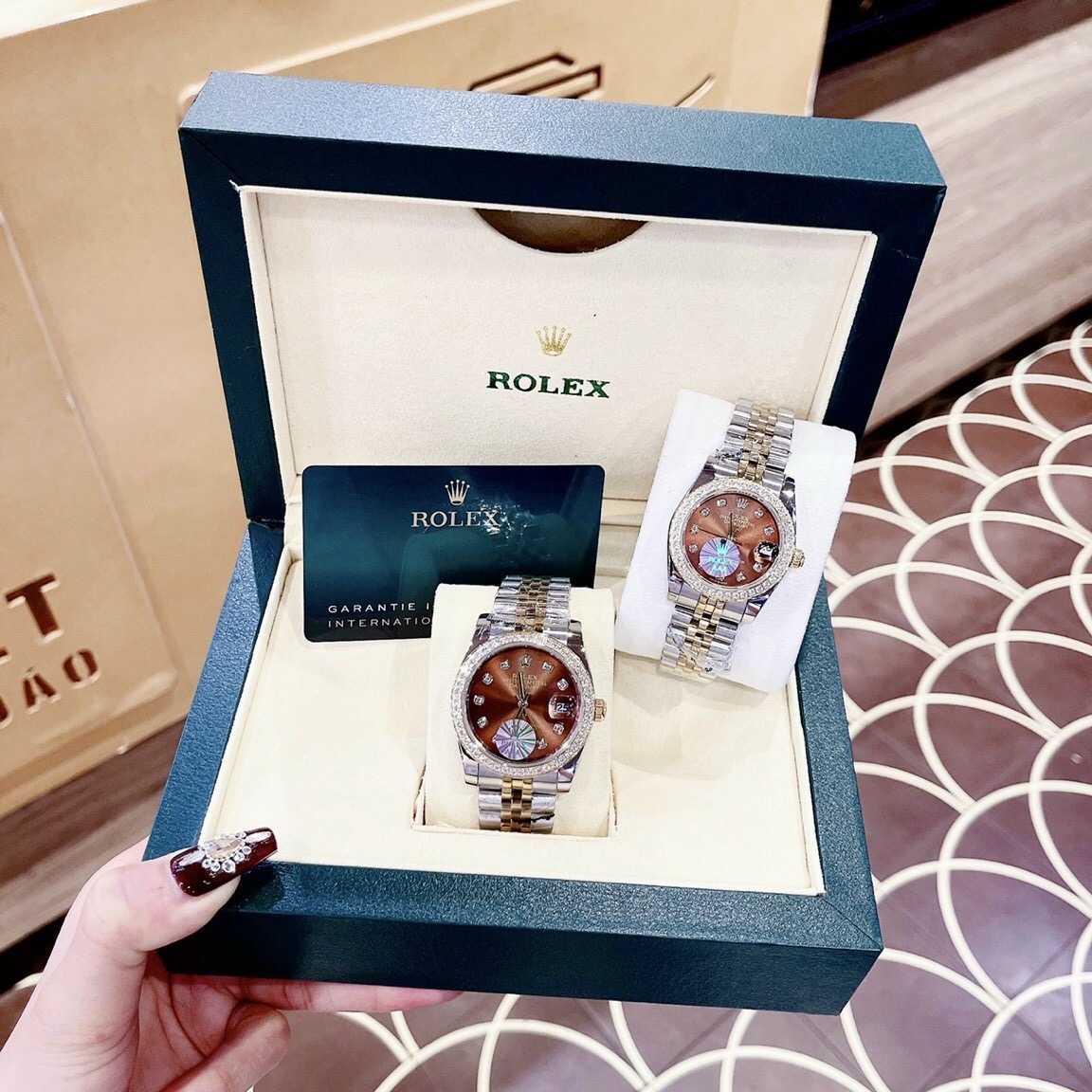 Đồng Hồ Rolex Đính Đá |Cặp Đôi |Mặt Nâu |Dây Kim Loại Demi Vàng Gold |Máy Cơ (Automatic) |Size 41x31mm |donghogiatot.vn