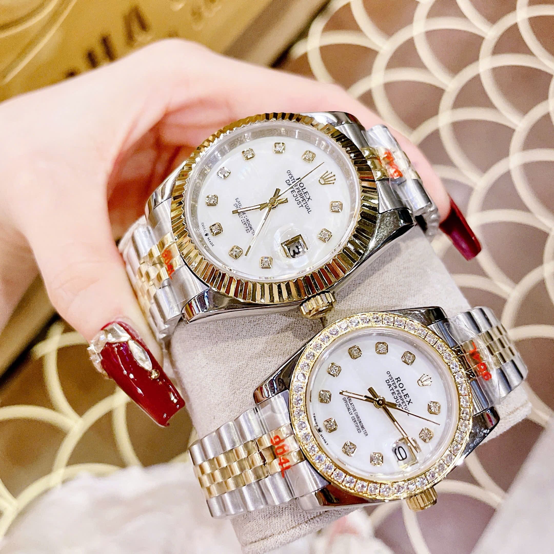 Đồng Hồ Rolex Date Just |Cặp Đôi |Mặt Trắng |Dây Kim Loại Demi Vàng Gold |Máy Pin (Máy Quartz) |Size 41x31mm |donghogiatot.vn