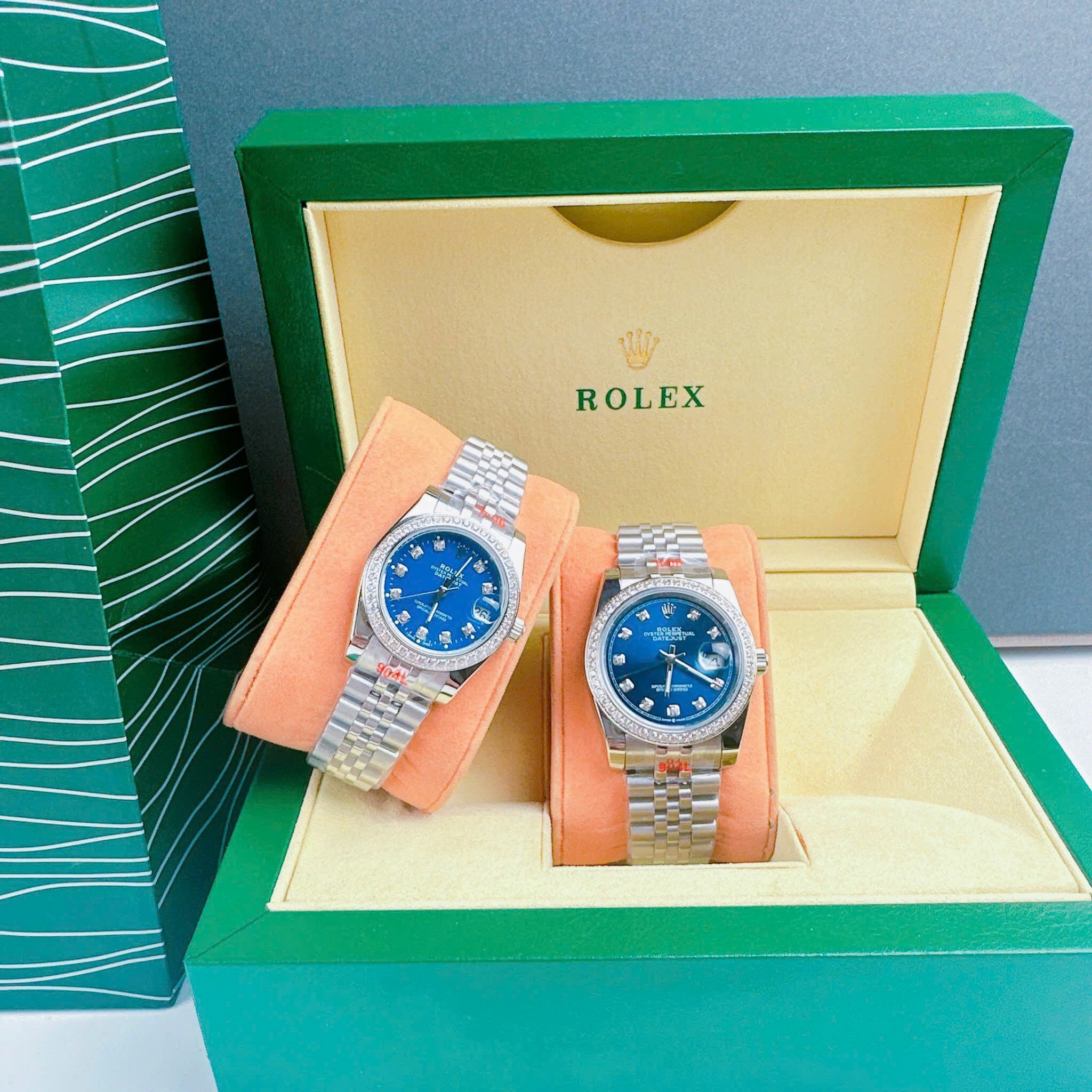 Đồng Hồ Rolex Đính Đá |Cặp Đôi |Mặt Xanh Dương |Dây Kim Loại Trắng Silver |Máy Pin (Máy Quartz) |Size 36x31mm |donghogiatot.vn