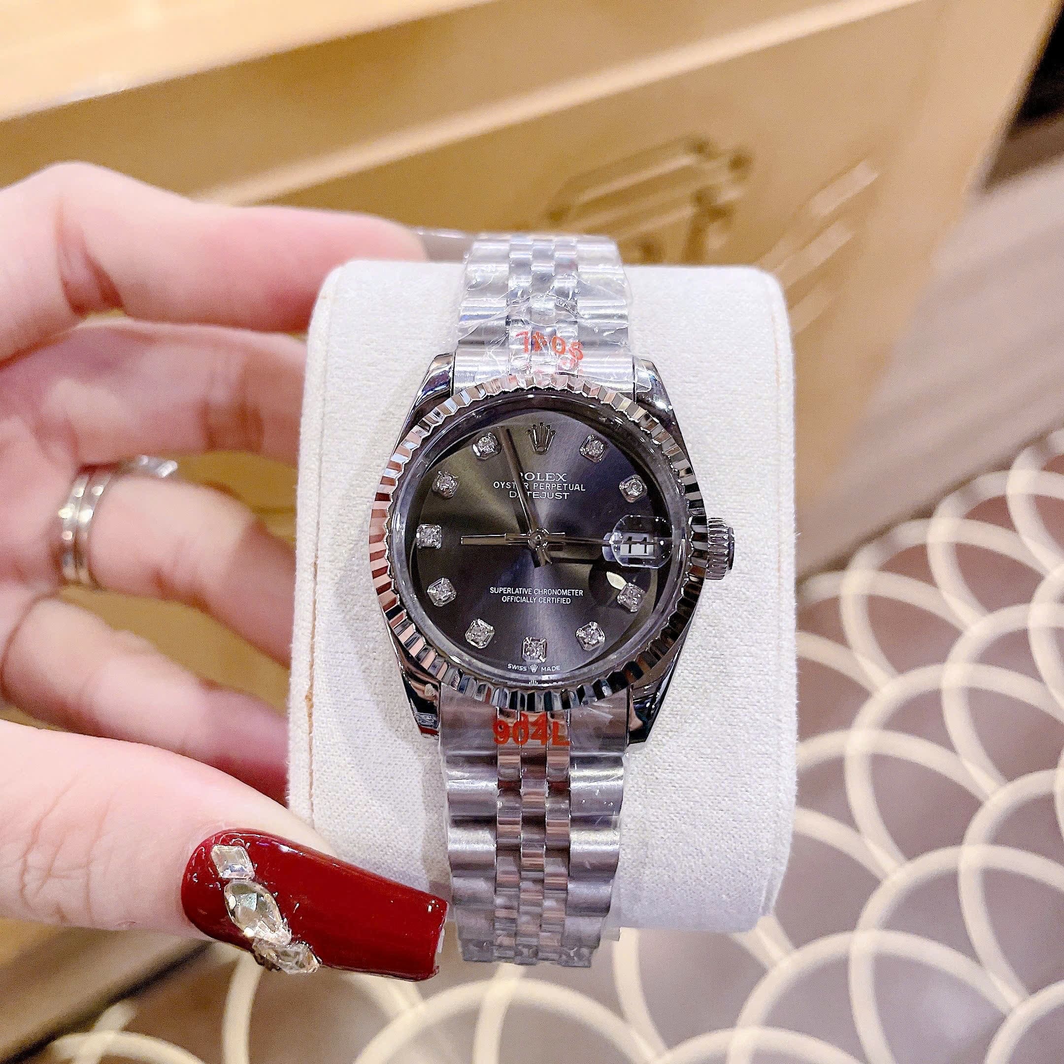 Đồng Hồ Rolex Date Just |Nữ Giới |Mặt Đen |Niềng Khía |Dây Kim Loại Silver |Máy Pin (Máy Quartz) |Size 31mm |donghogiatot.vn