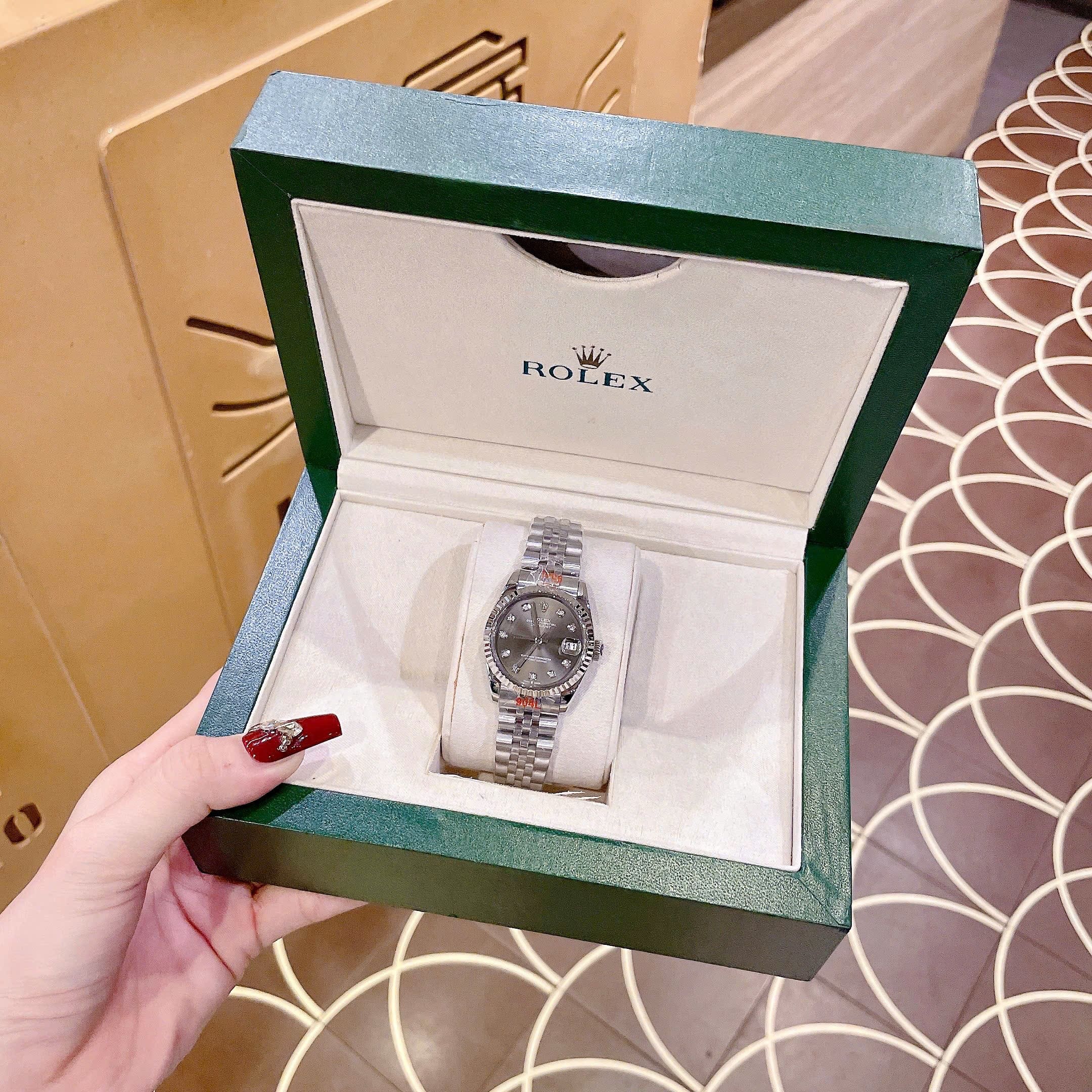 Đồng Hồ Rolex Date Just |Nữ Giới |Mặt Đen |Niềng Khía |Dây Kim Loại Silver |Máy Pin (Máy Quartz) |Size 31mm |donghogiatot.vn