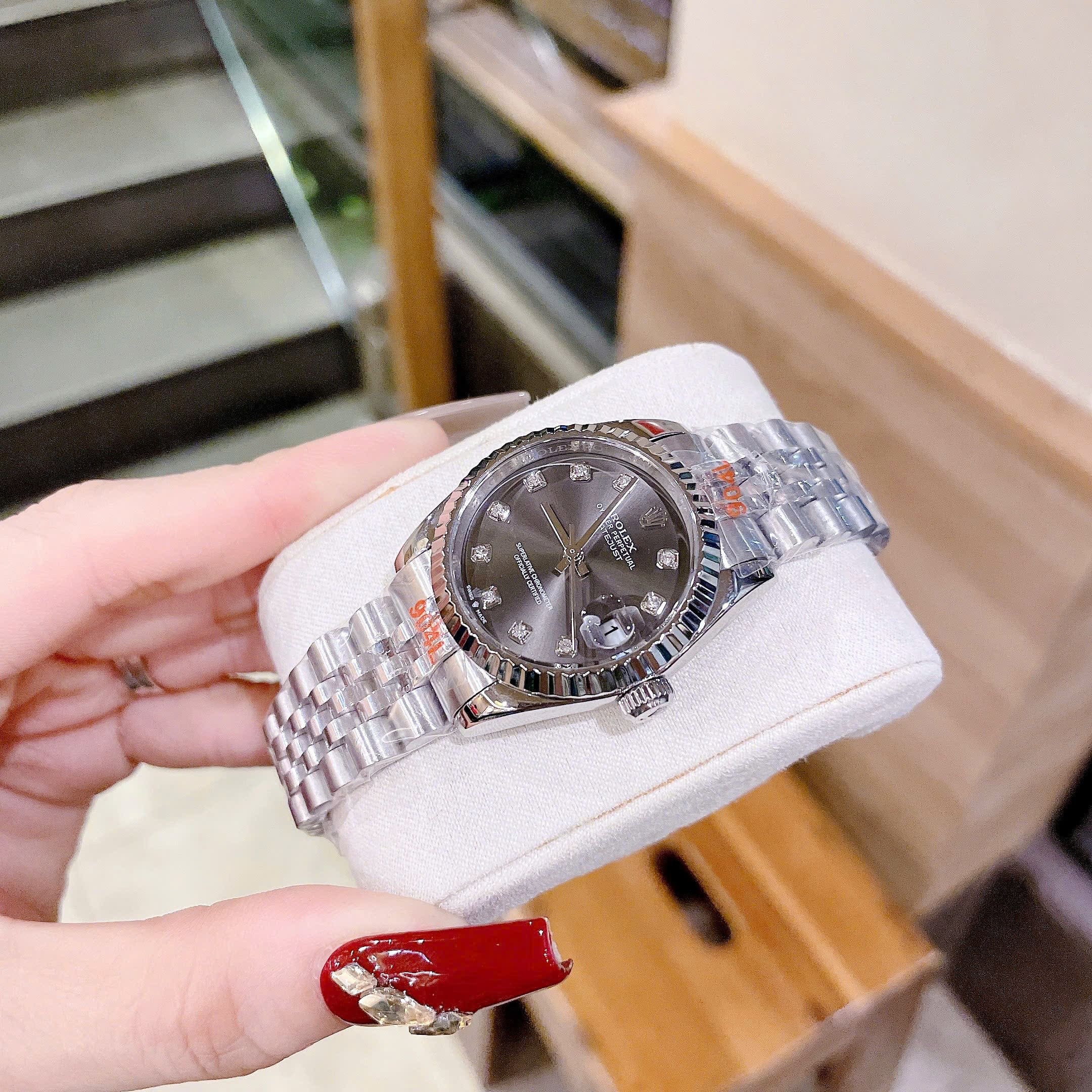 Đồng Hồ Rolex Date Just |Nữ Giới |Mặt Đen |Niềng Khía |Dây Kim Loại Silver |Máy Pin (Máy Quartz) |Size 31mm |donghogiatot.vn