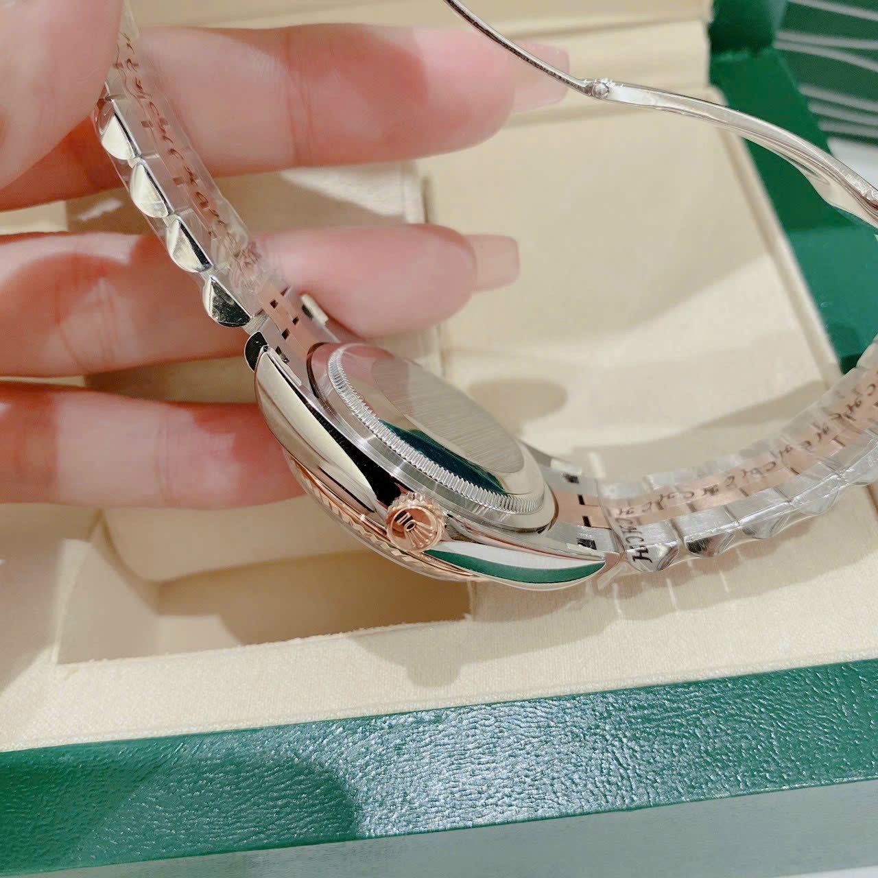 Đồng Hồ Rolex Niềng Khía |Nữ Giới |Mặt Đen |Dây Kim Loại Demi Rose |Máy Cơ (Automatic) |Size 36mm |donghogiatot.vn