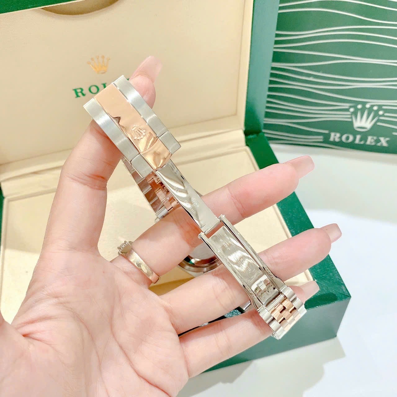 Đồng Hồ Rolex Niềng Khía |Nữ Giới |Mặt Đen |Dây Kim Loại Demi Rose |Máy Cơ (Automatic) |Size 36mm |donghogiatot.vn