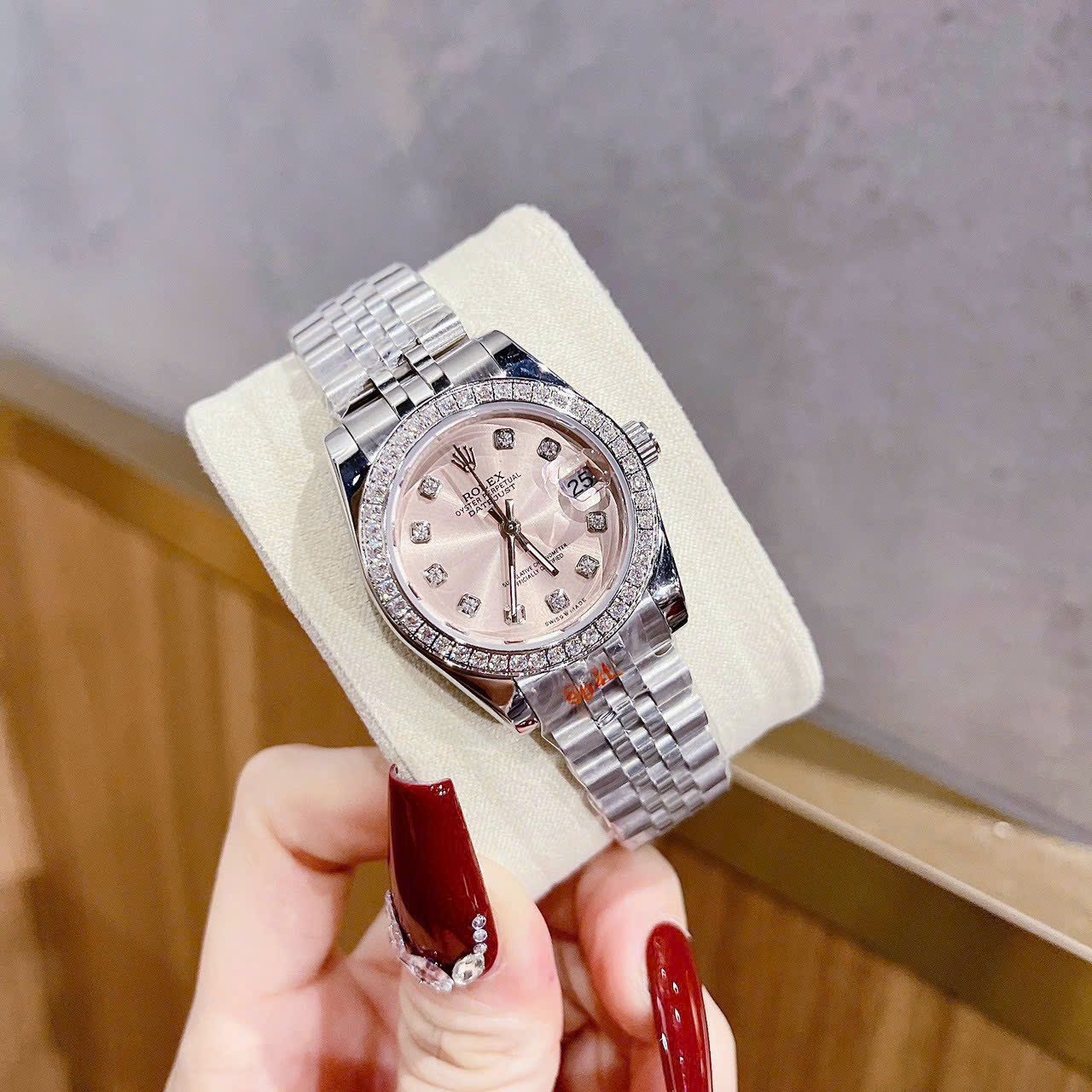 Đồng Hồ Rolex Date Just |Nữ Giới |Mặt Hồng |Đính Đá |Dây Kim Loại Silver |Máy Pin (Máy Quartz) |Size 31mm |donghogiatot.vn