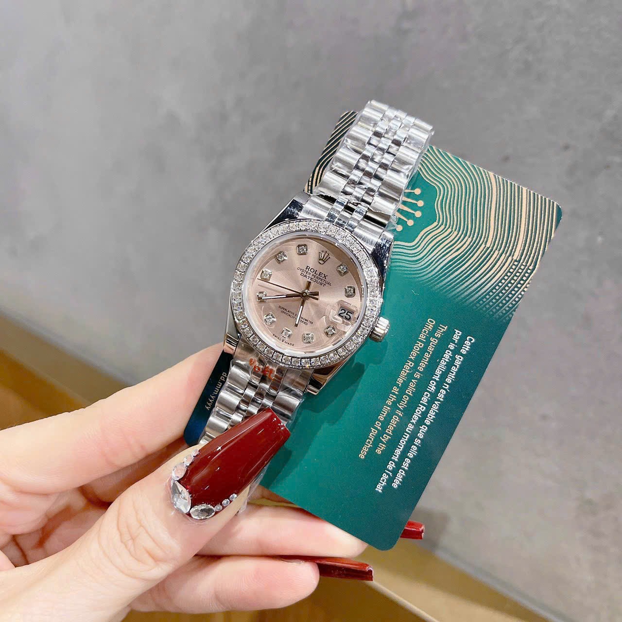 Đồng Hồ Rolex Date Just |Nữ Giới |Mặt Hồng |Đính Đá |Dây Kim Loại Silver |Máy Pin (Máy Quartz) |Size 31mm |donghogiatot.vn