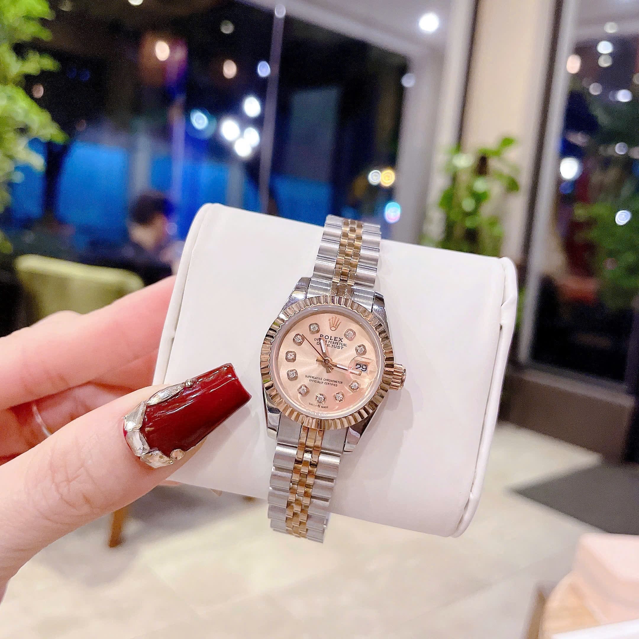 Đồng Hồ Rolex Date Just |Nữ Giới |Mặt Hồng |Niềng Khía |Dây Kim Loại Demi |Máy Pin (Máy Quartz) |Size 28mm |donghogiatot.vn