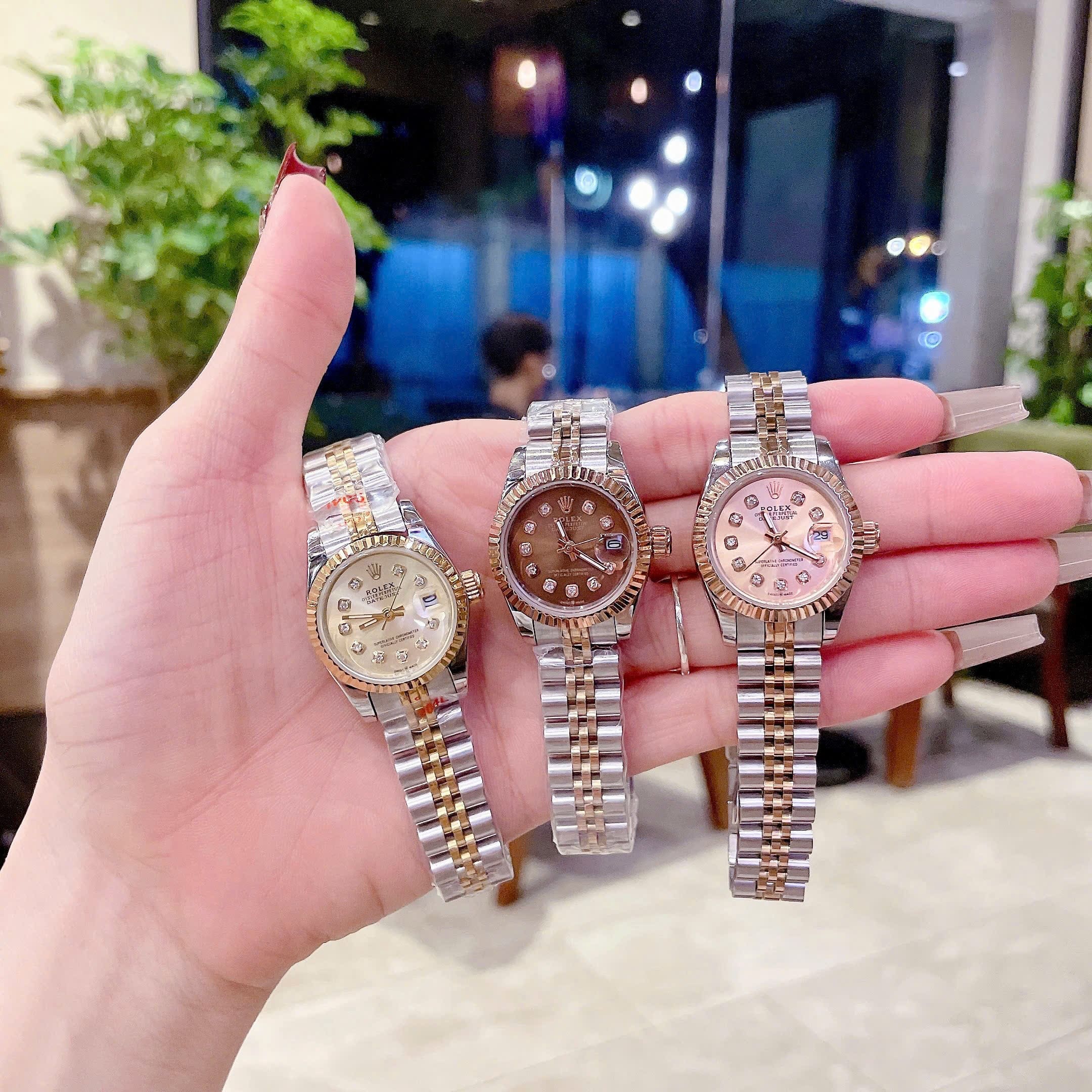 Đồng Hồ Rolex Date Just |Nữ Giới |Mặt Hồng |Niềng Khía |Dây Kim Loại Demi |Máy Pin (Máy Quartz) |Size 28mm |donghogiatot.vn