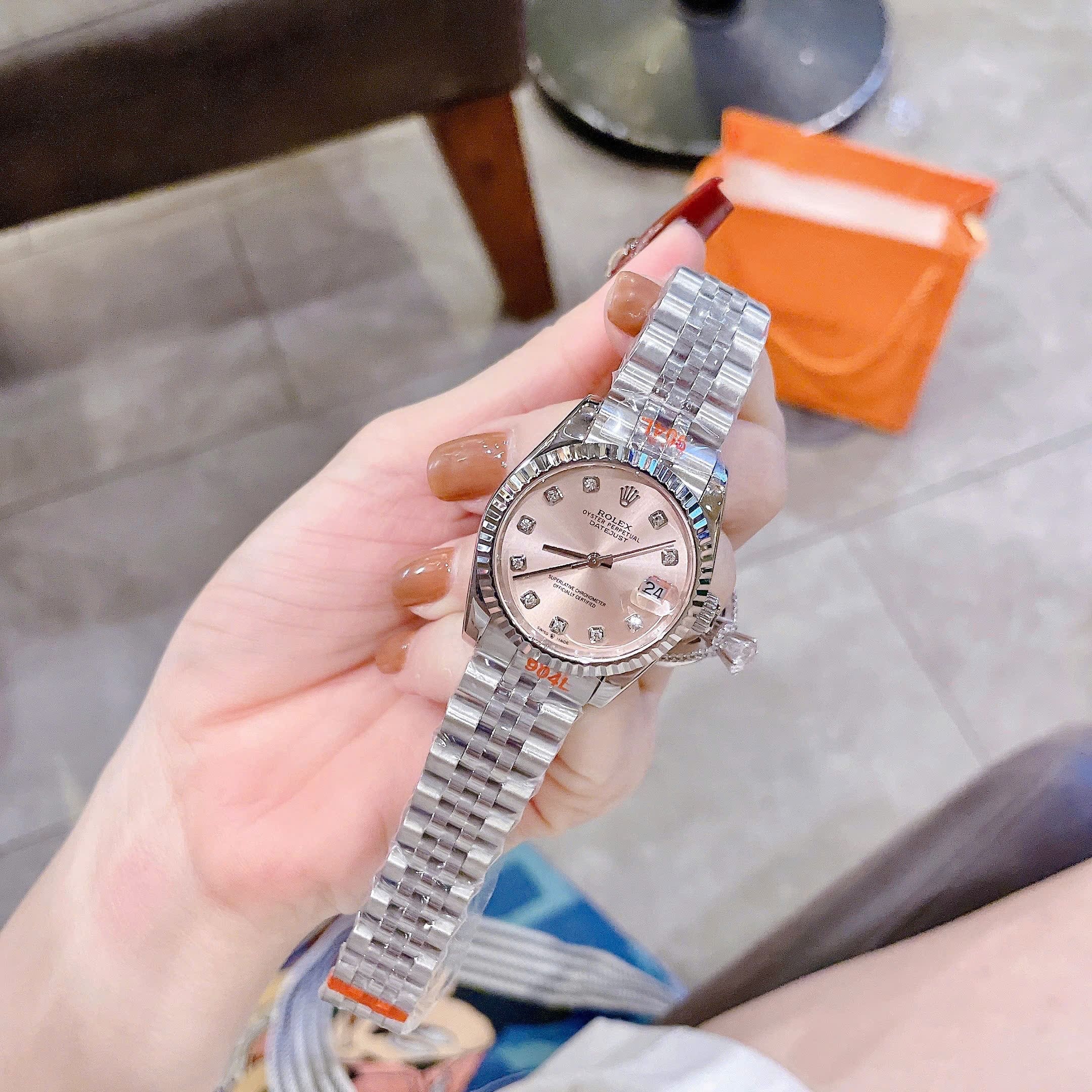 Đồng Hồ Rolex Date Just |Nữ Giới |Mặt Hồng |Niềng Khía |Dây Kim Loại |Máy Pin (Máy Quartz) |Size 31mm |donghogiatot.vn