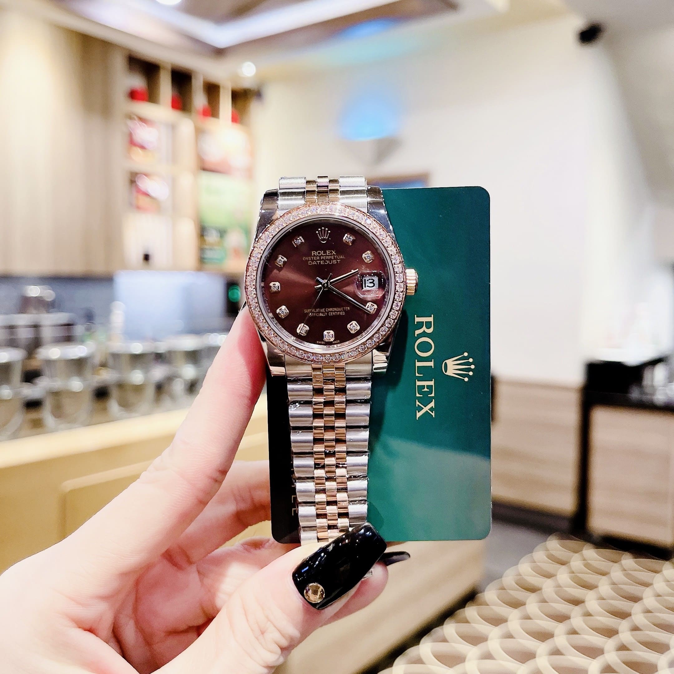 Đồng Hồ Rolex Date Just |Nữ Giới |Mặt Nâu |Đính Đá |Dây Kim Loại Demi Rose |Máy Cơ (Automatic) |Size 31mm |donghogiatot.vn