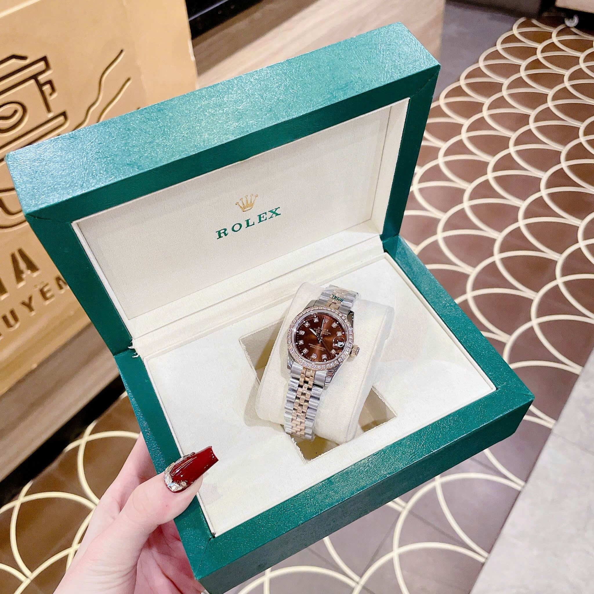 Đồng Hồ Rolex Date Just |Nữ Giới |Mặt Nâu |Đính Đá |Dây Kim Loại Demi Rose |Máy Pin (Máy Quartz) |Size 31mm |donghogiatot.vn