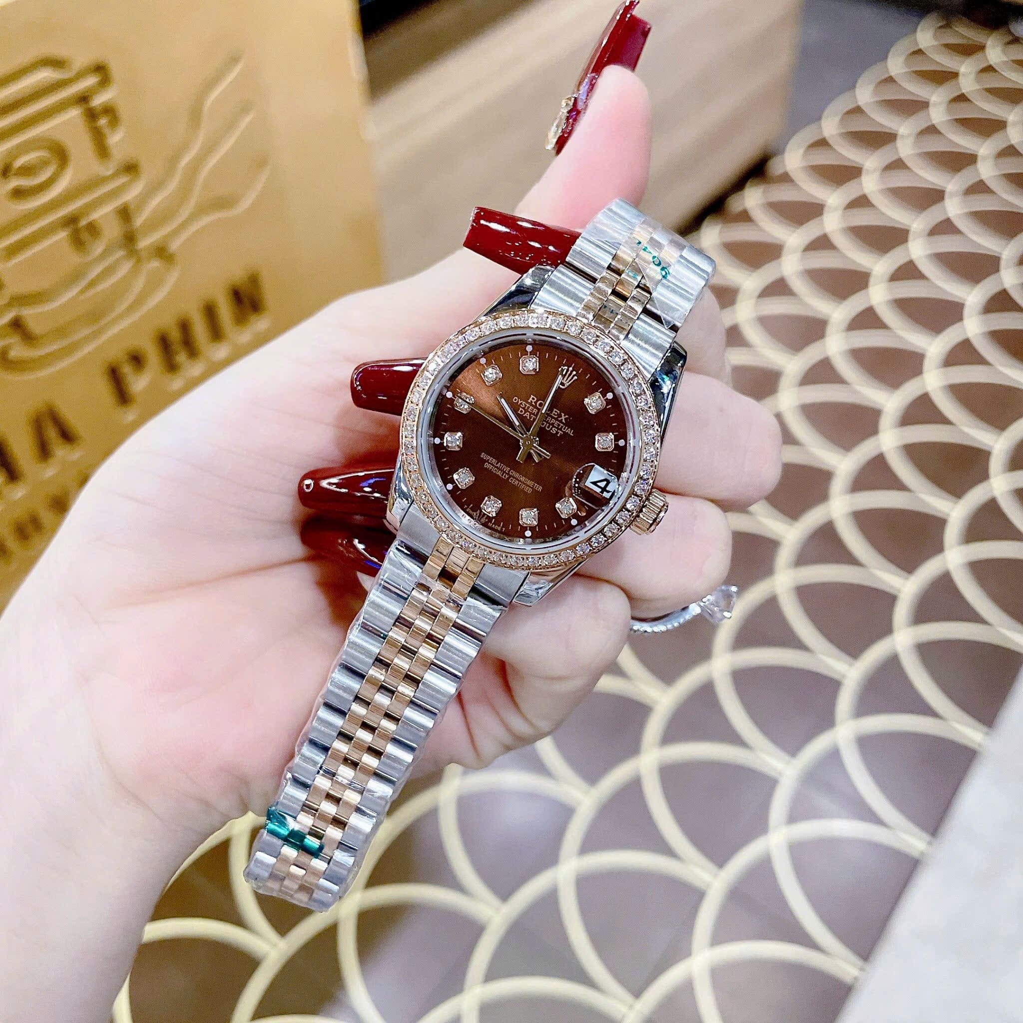 Đồng Hồ Rolex Date Just |Nữ Giới |Mặt Nâu |Đính Đá |Dây Kim Loại Demi Rose |Máy Pin (Máy Quartz) |Size 31mm |donghogiatot.vn
