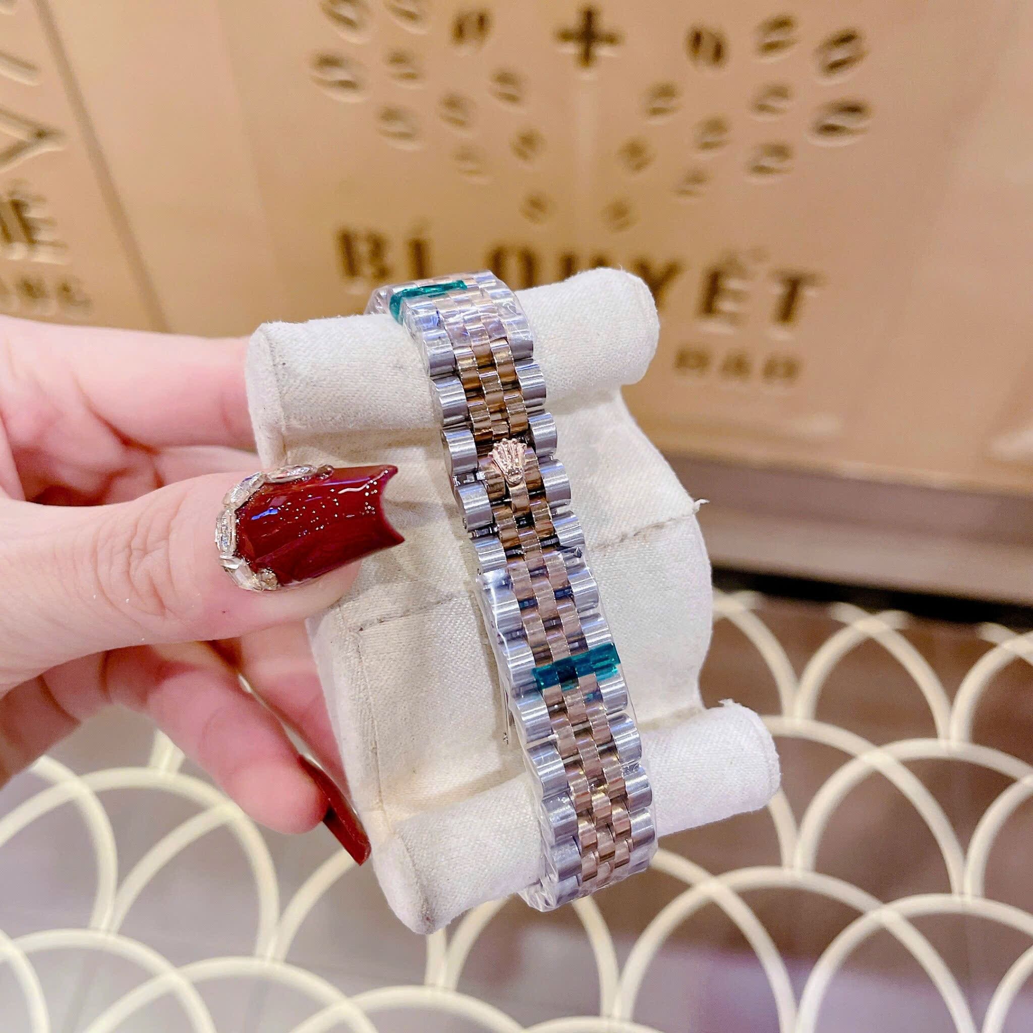 Đồng Hồ Rolex Date Just |Nữ Giới |Mặt Nâu |Đính Đá |Dây Kim Loại Demi Rose |Máy Pin (Máy Quartz) |Size 31mm |donghogiatot.vn