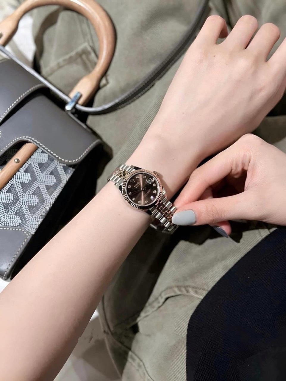 Đồng Hồ Rolex Date Just |Nữ Giới |Niềng Khía |Mặt Nâu |Dây Kim Loại Demi |Máy Cơ (Automatic) |Size 31mm |Donghogiatot.vn