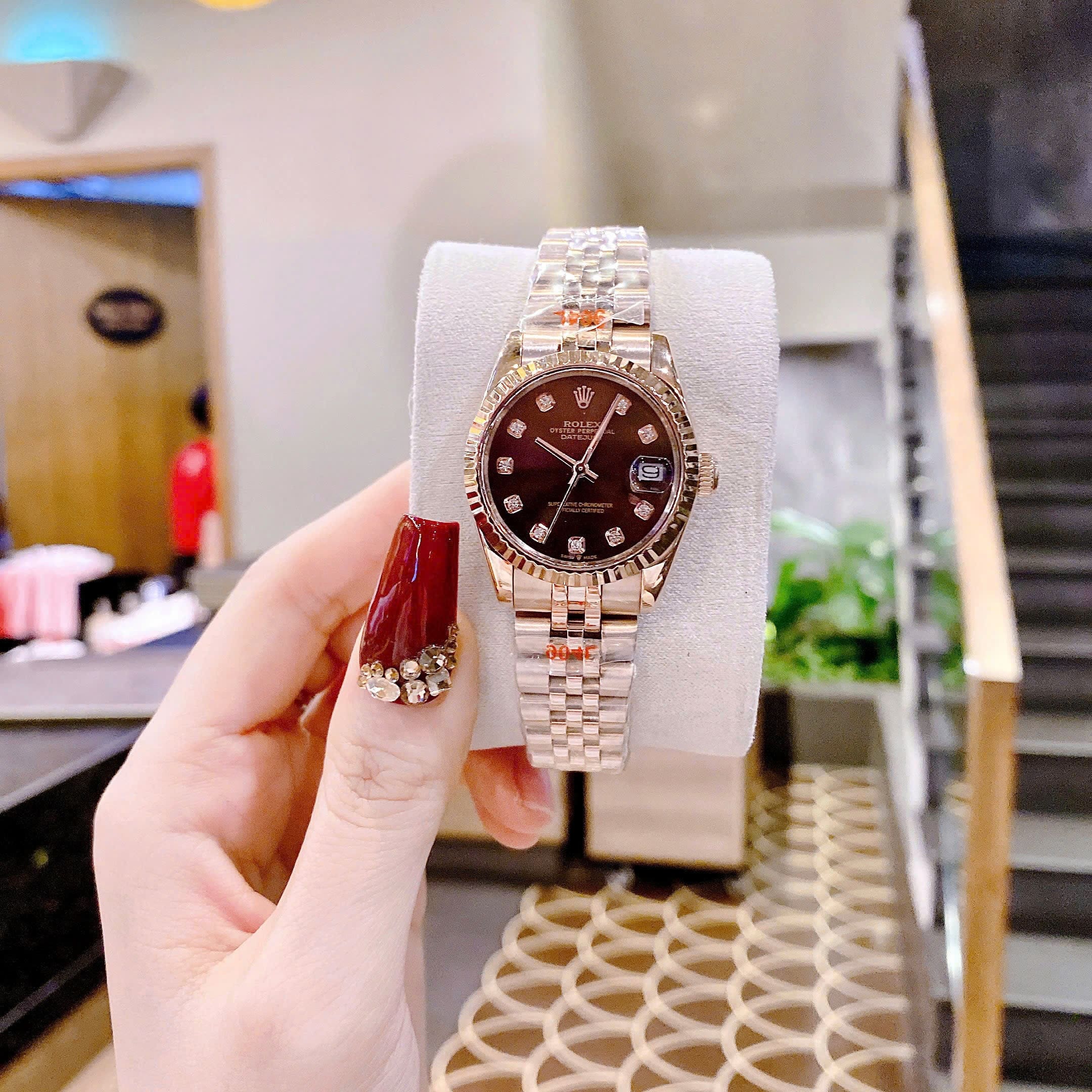 Đồng Hồ Rolex Date Just |Nữ Giới |Mặt Nâu |Niềng Khía |Dây Kim Loại Rose Gold |Máy Pin (Máy Quartz) |Size 31mm |donghogiatot.vn