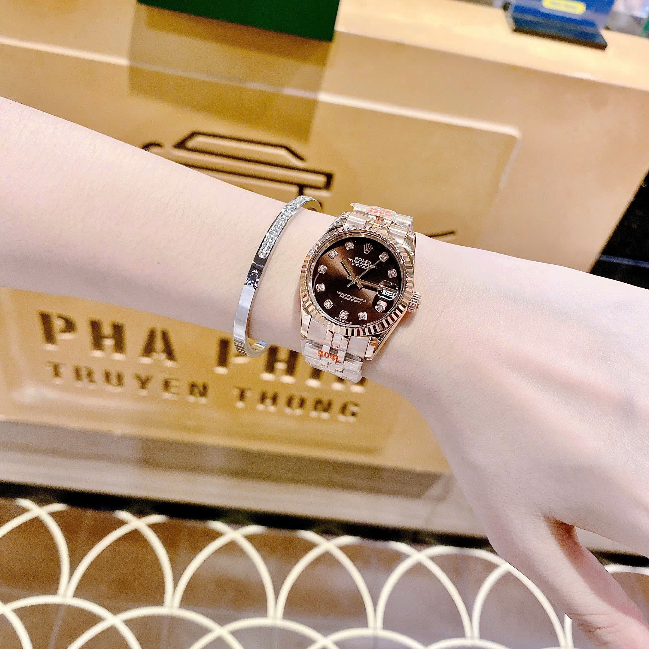 Đồng Hồ Rolex Date Just |Nữ Giới |Mặt Nâu |Niềng Khía |Dây Kim Loại Rose Gold |Máy Pin (Máy Quartz) |Size 31mm |donghogiatot.vn