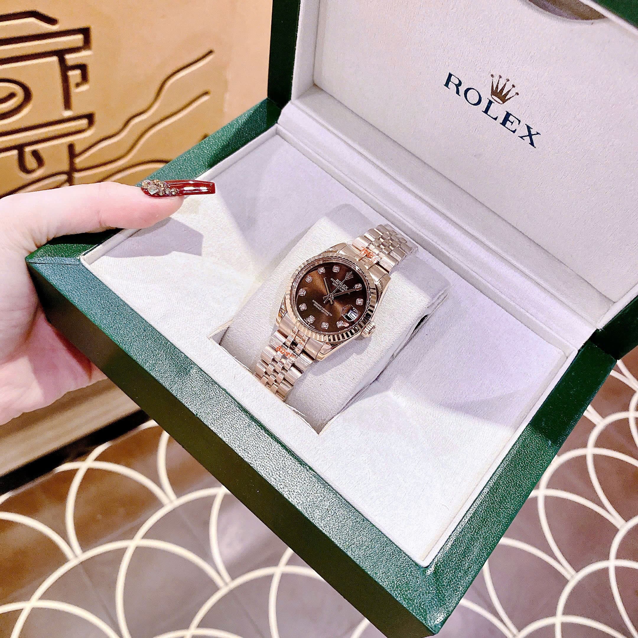 Đồng Hồ Rolex Date Just |Nữ Giới |Mặt Nâu |Niềng Khía |Dây Kim Loại Rose Gold |Máy Pin (Máy Quartz) |Size 31mm |donghogiatot.vn