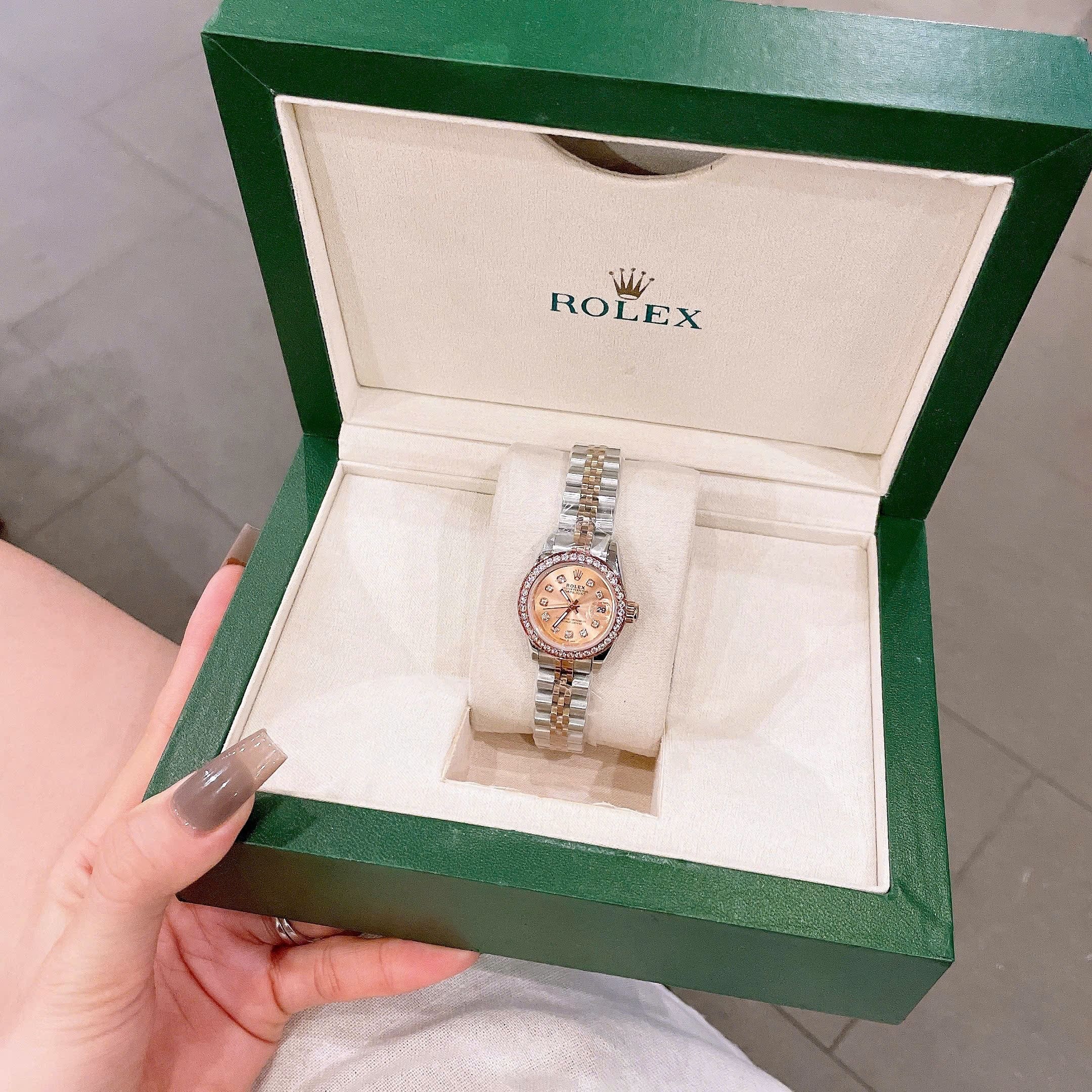 Đồng Hồ Rolex Date Just |Nữ Giới |Mặt Nâu Trà |Đính Đá |Dây Kim Loại Demi |Máy Pin (Máy Quartz) |Size 28mm |donghogiatot.vn