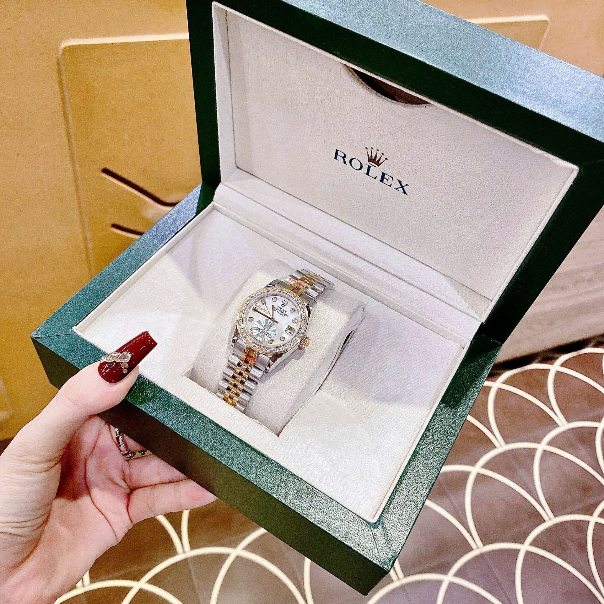 Đồng Hồ Rolex Date Just |Nữ Giới |Mặt Trắng |Đính Đá |Dây Kim Loại Demi Vàng |Máy Pin (Máy Quartz) |Size 31mm |donghogiatot.vn