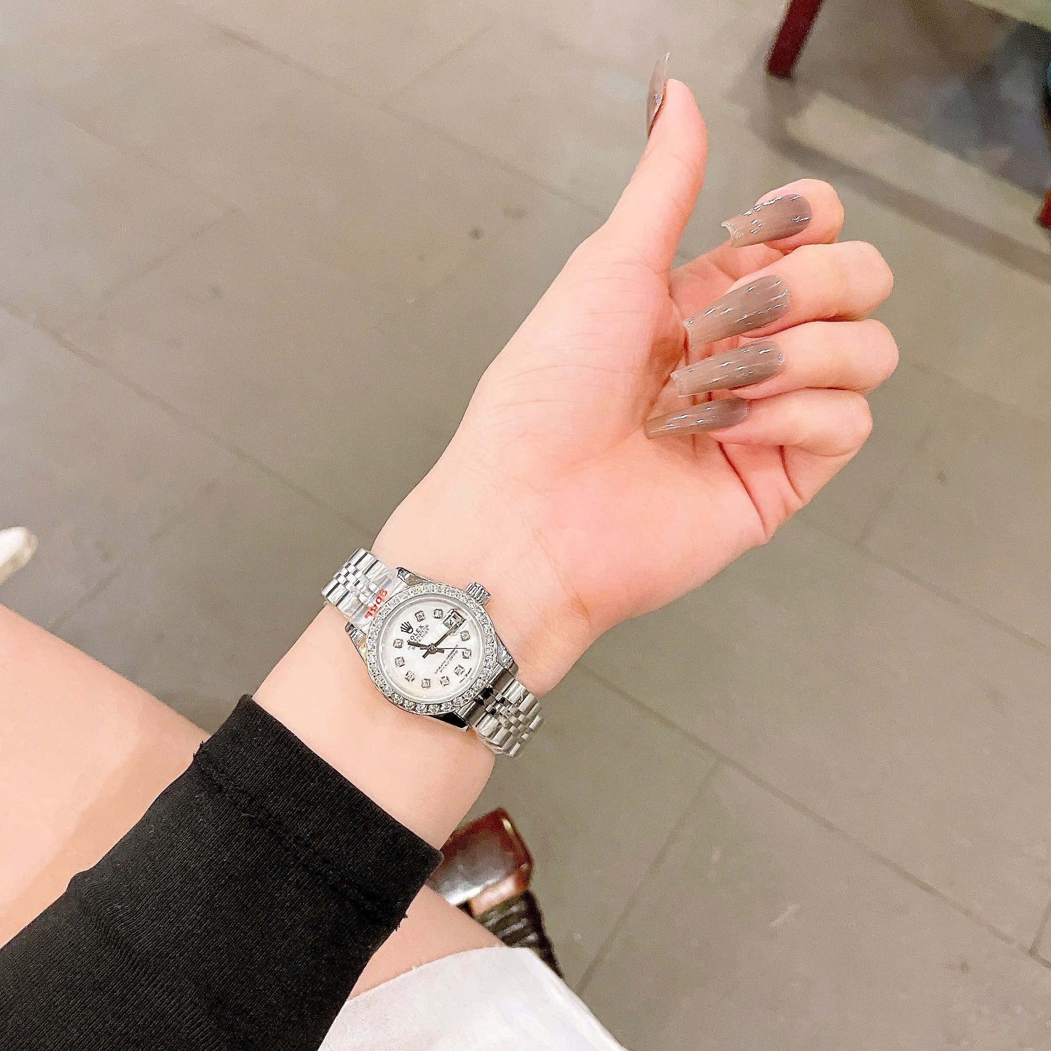 Đồng Hồ Rolex Date Just |Nữ Giới |Mặt Trắng |Đính Đá |Dây Kim Loại Silver |Máy Pin (Máy Quartz) |Size 28mm |donghogiatot.vn