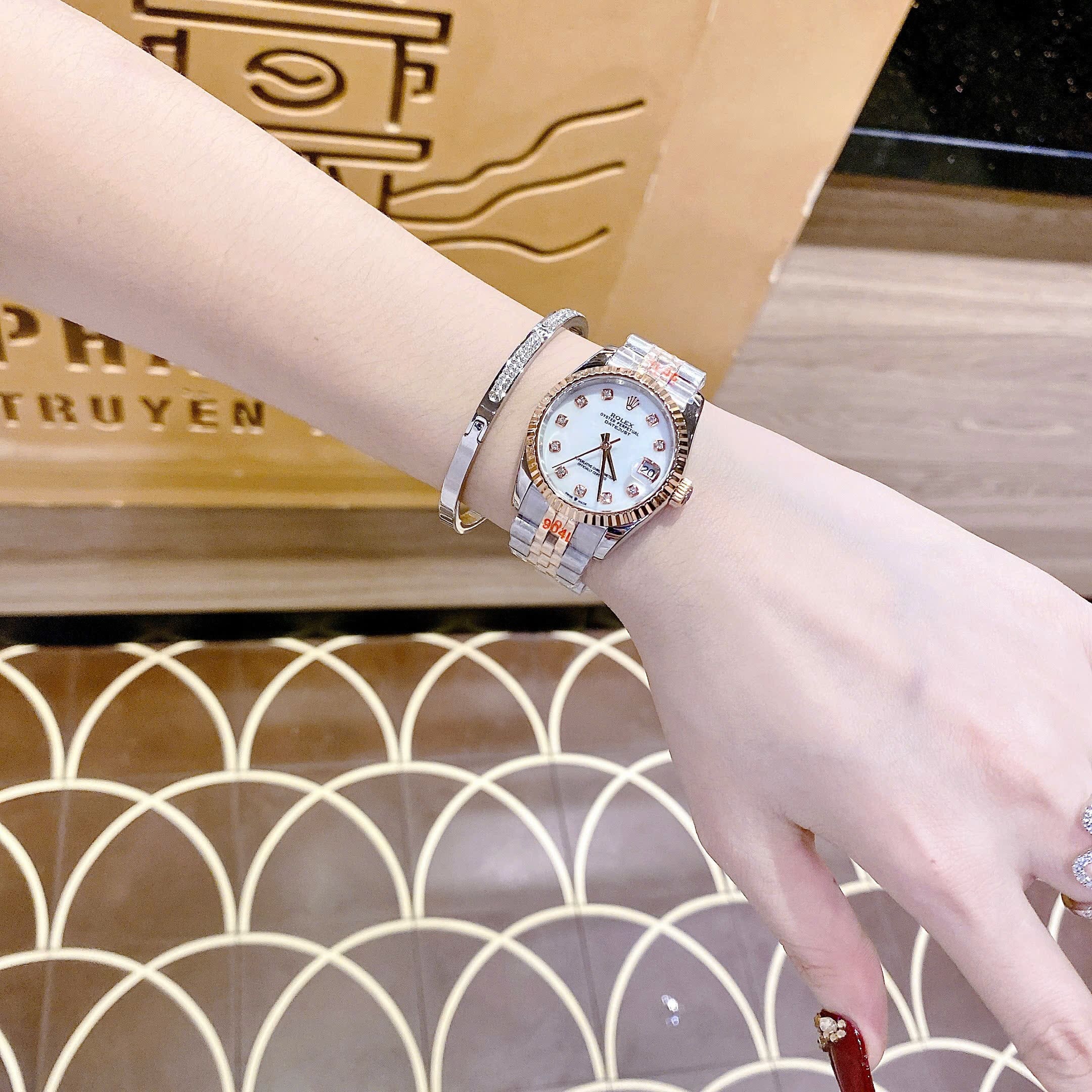 Đồng Hồ Rolex Date Just |Nữ Giới |Mặt Trắng |Niềng Khía |Dây Kim Loại Demi |Máy Pin (Máy Quartz) |Size 31mm |donghogiatot.vn