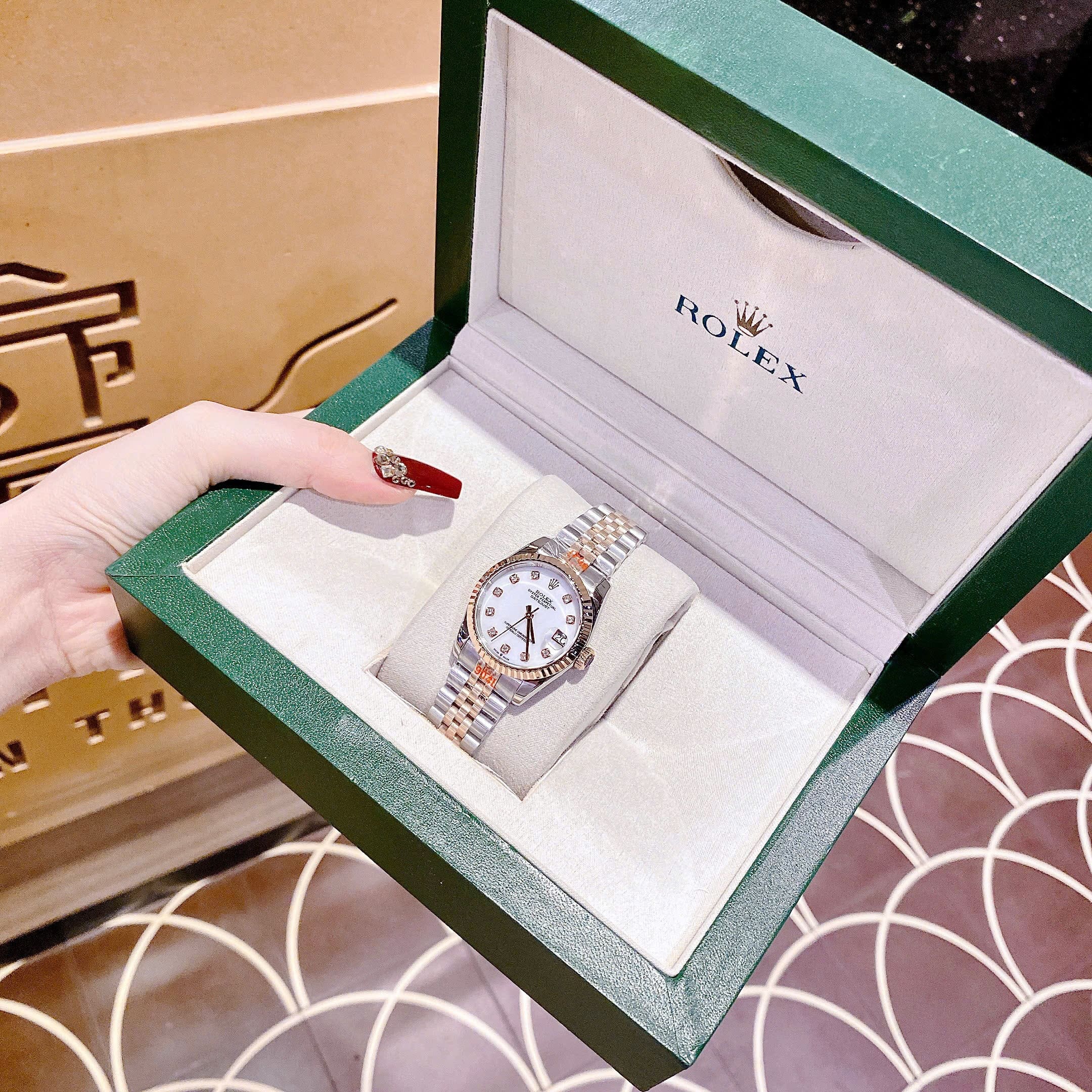 Đồng Hồ Rolex Date Just |Nữ Giới |Mặt Trắng |Niềng Khía |Dây Kim Loại Demi |Máy Pin (Máy Quartz) |Size 31mm |donghogiatot.vn