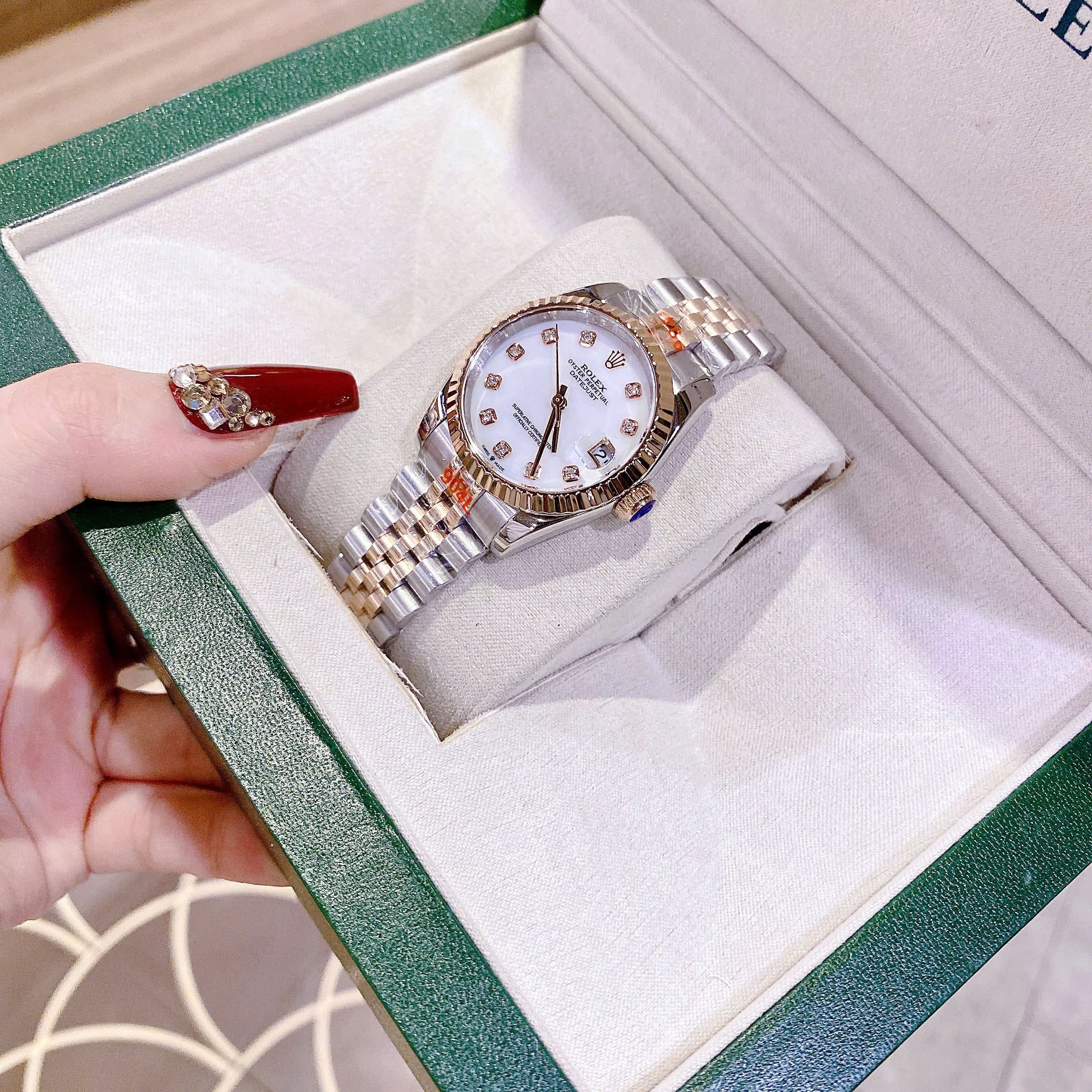 Đồng Hồ Rolex Date Just |Nữ Giới |Mặt Trắng |Niềng Khía |Dây Kim Loại Demi |Máy Pin (Máy Quartz) |Size 31mm |donghogiatot.vn