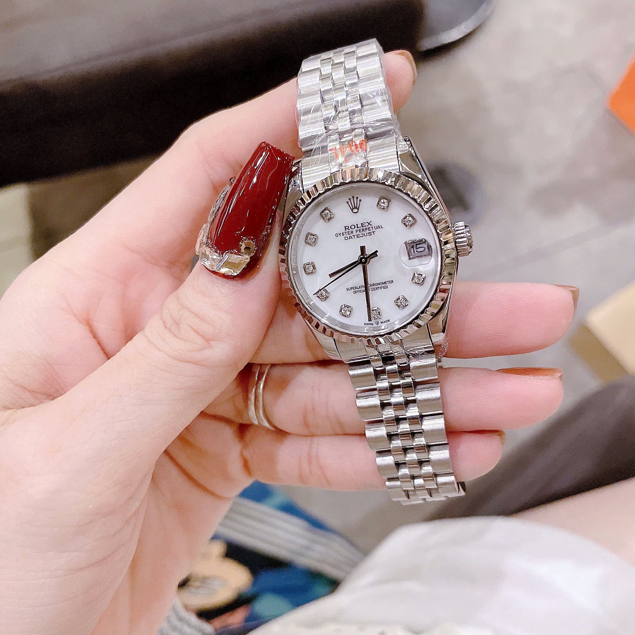 Đồng Hồ Rolex Date Just |Nữ Giới |Mặt Trắng |Niềng Khía |Dây Kim Loại Silver |Máy Pin (Máy Quartz) |Size 31mm |donghogiatot.vn
