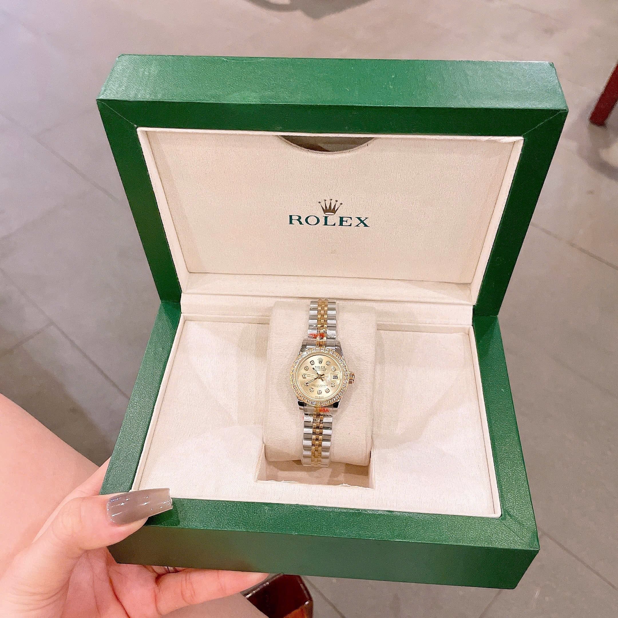 Đồng Hồ Rolex Date Just |Nữ Giới |Mặt Vàng Gold |Đính Đá |Dây Kim Loại Demi |Máy Pin (Máy Quartz) |Size 28mm |donghogiatot.vn