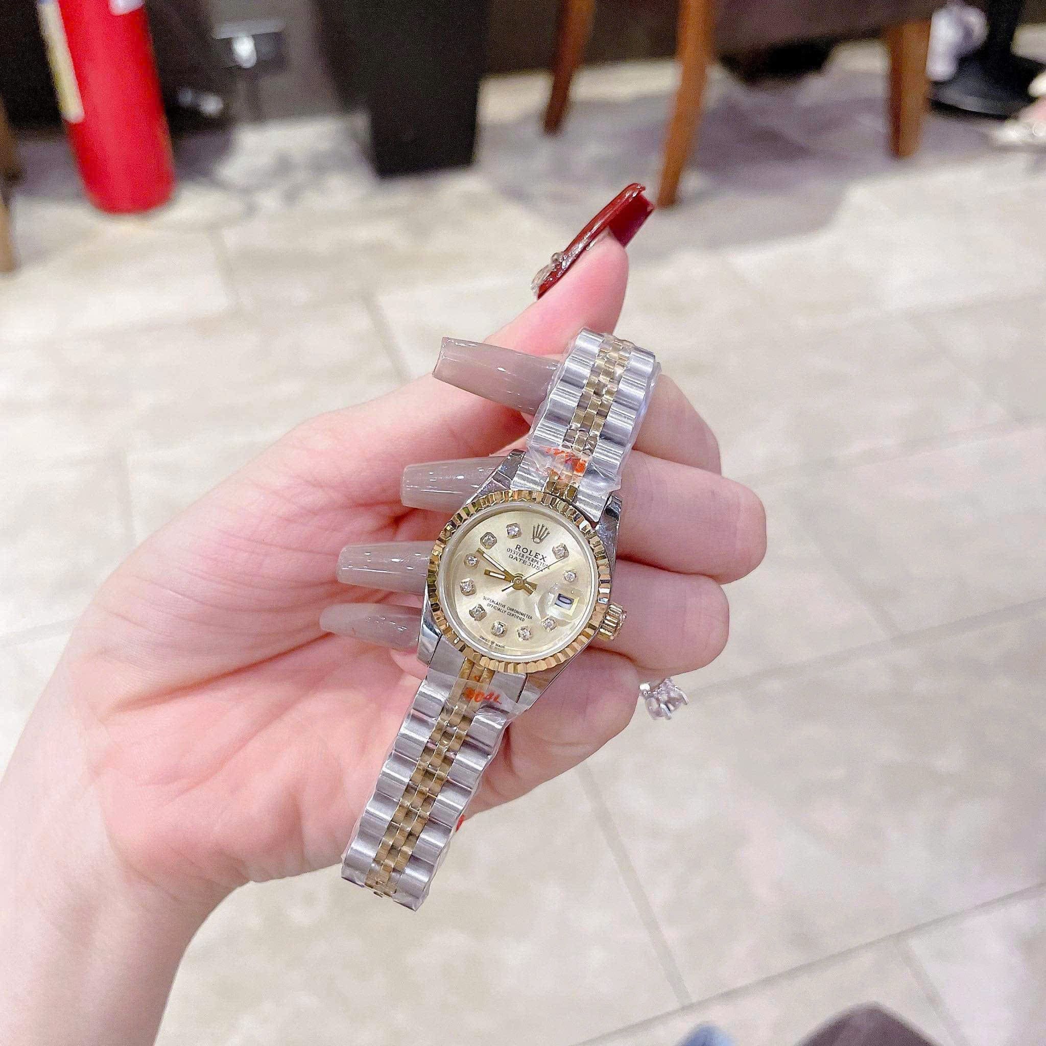 Đồng Hồ Rolex Date Just |Nữ Giới |Mặt Vàng |Niềng Khía |Dây Kim Loại Demi |Máy Pin (Máy Quartz) |Size 28mm |donghogiatot.vn