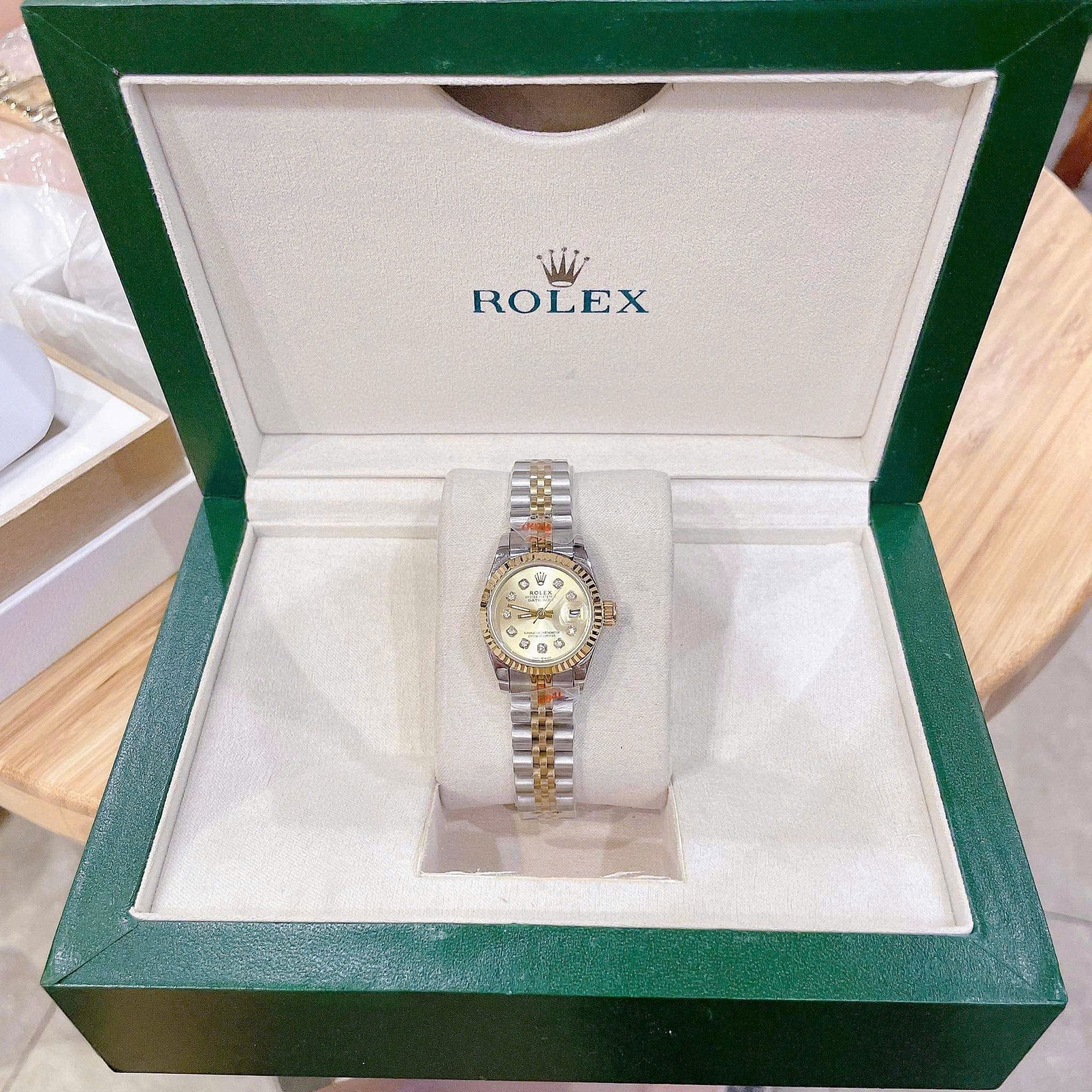 Đồng Hồ Rolex Date Just |Nữ Giới |Mặt Vàng |Niềng Khía |Dây Kim Loại Demi |Máy Pin (Máy Quartz) |Size 28mm |donghogiatot.vn