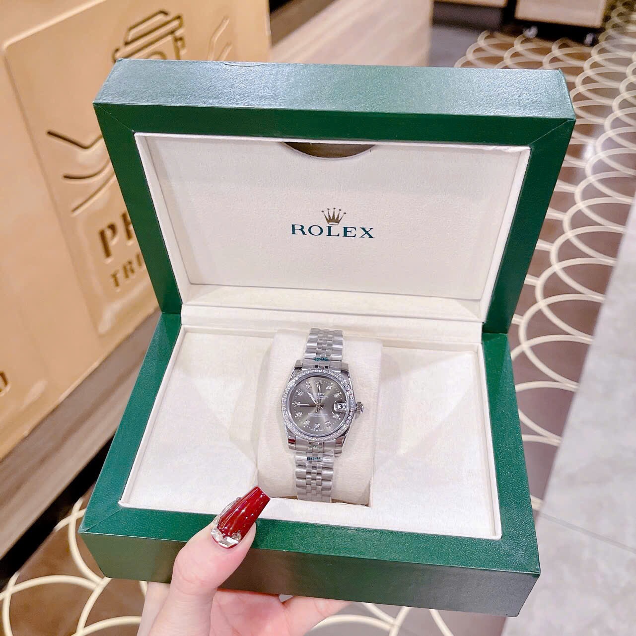 Đồng Hồ Rolex Date Just |Nữ Giới |Mặt Xám |Đính Đá |Dây Kim Loại Silver |Máy Pin (Máy Quartz) |Size 31mm |donghogiatot.vn