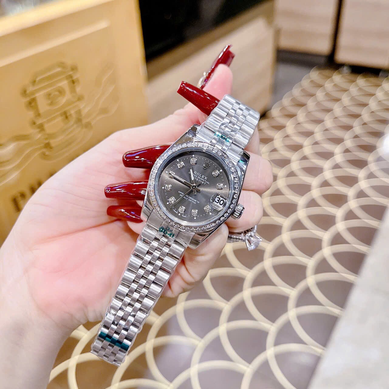Đồng Hồ Rolex Date Just |Nữ Giới |Mặt Xám |Đính Đá |Dây Kim Loại Silver |Máy Pin (Máy Quartz) |Size 31mm |donghogiatot.vn