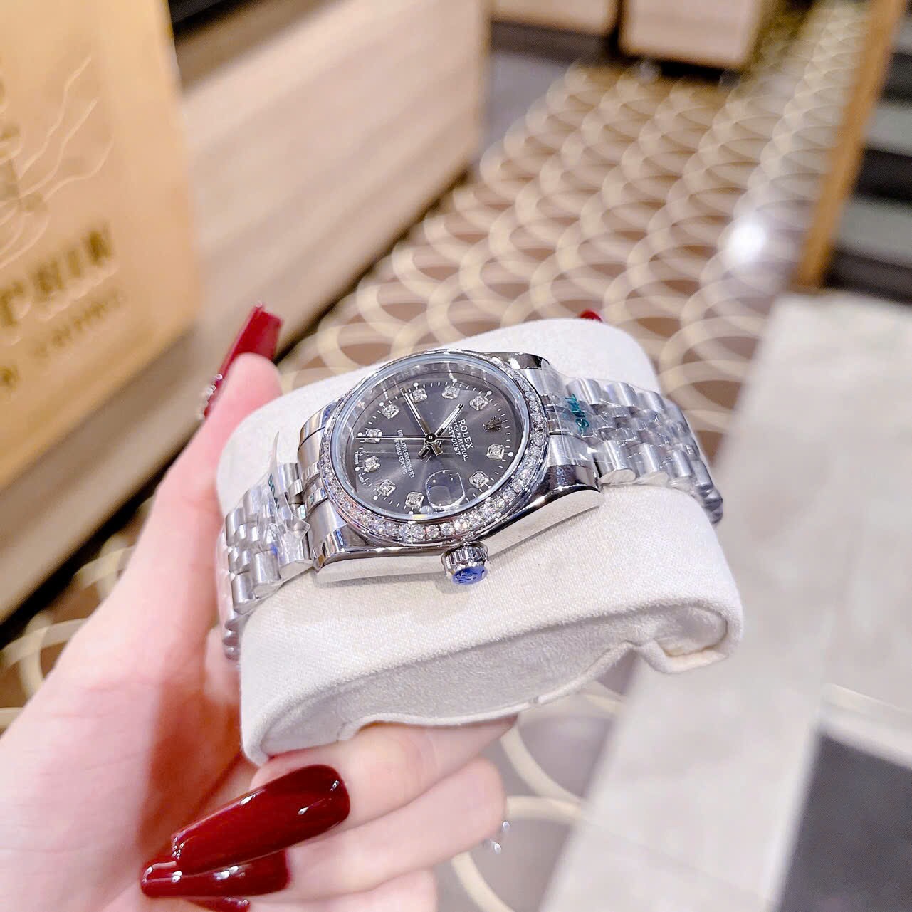Đồng Hồ Rolex Date Just |Nữ Giới |Mặt Xám |Đính Đá |Dây Kim Loại Silver |Máy Pin (Máy Quartz) |Size 31mm |donghogiatot.vn