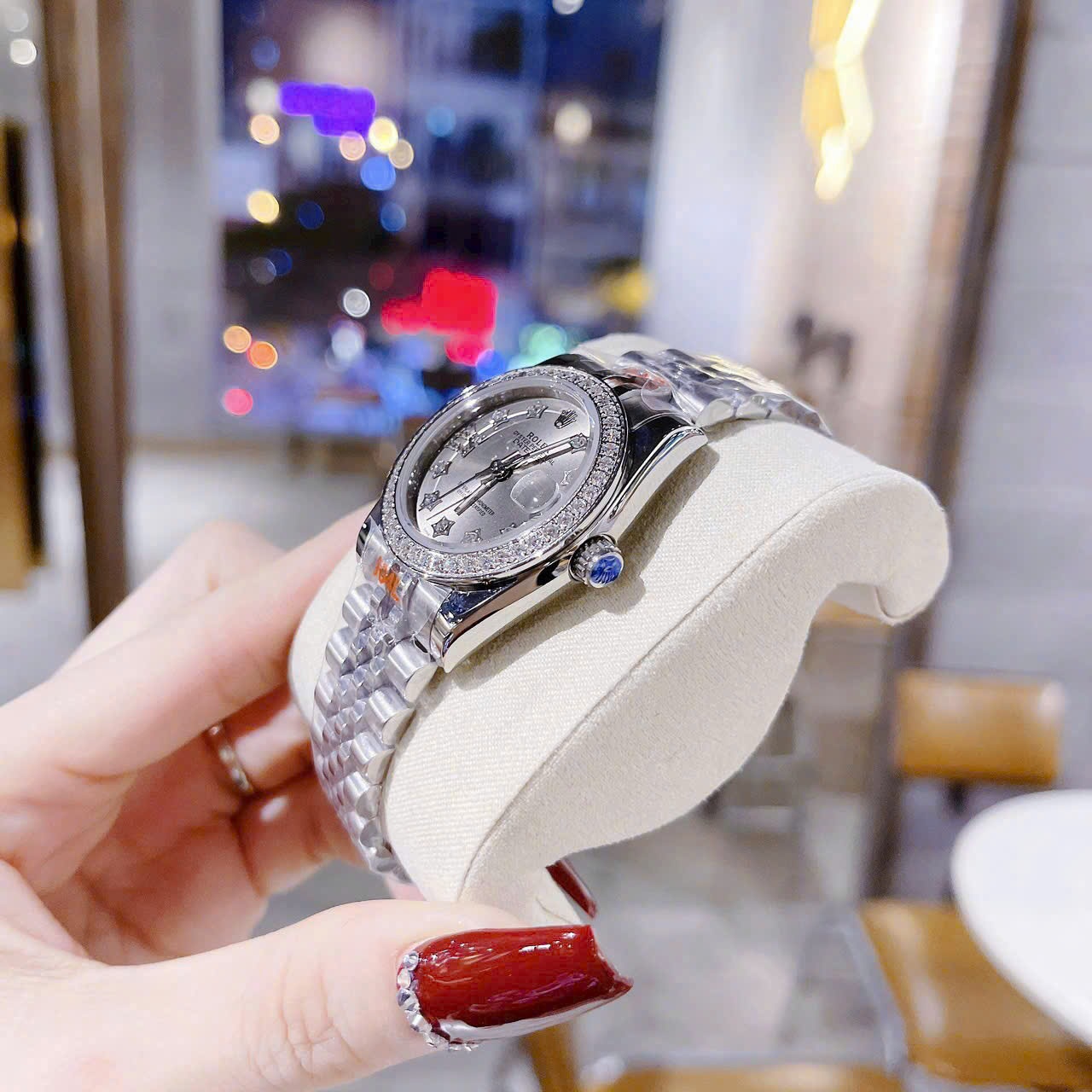 Đồng Hồ Rolex Date Just |Nữ Giới |Mặt Xám |Niềng Đá |Dây Kim Loại Silver |Máy Pin (Máy Quartz) |Size 31mm |donghogiatot.vn