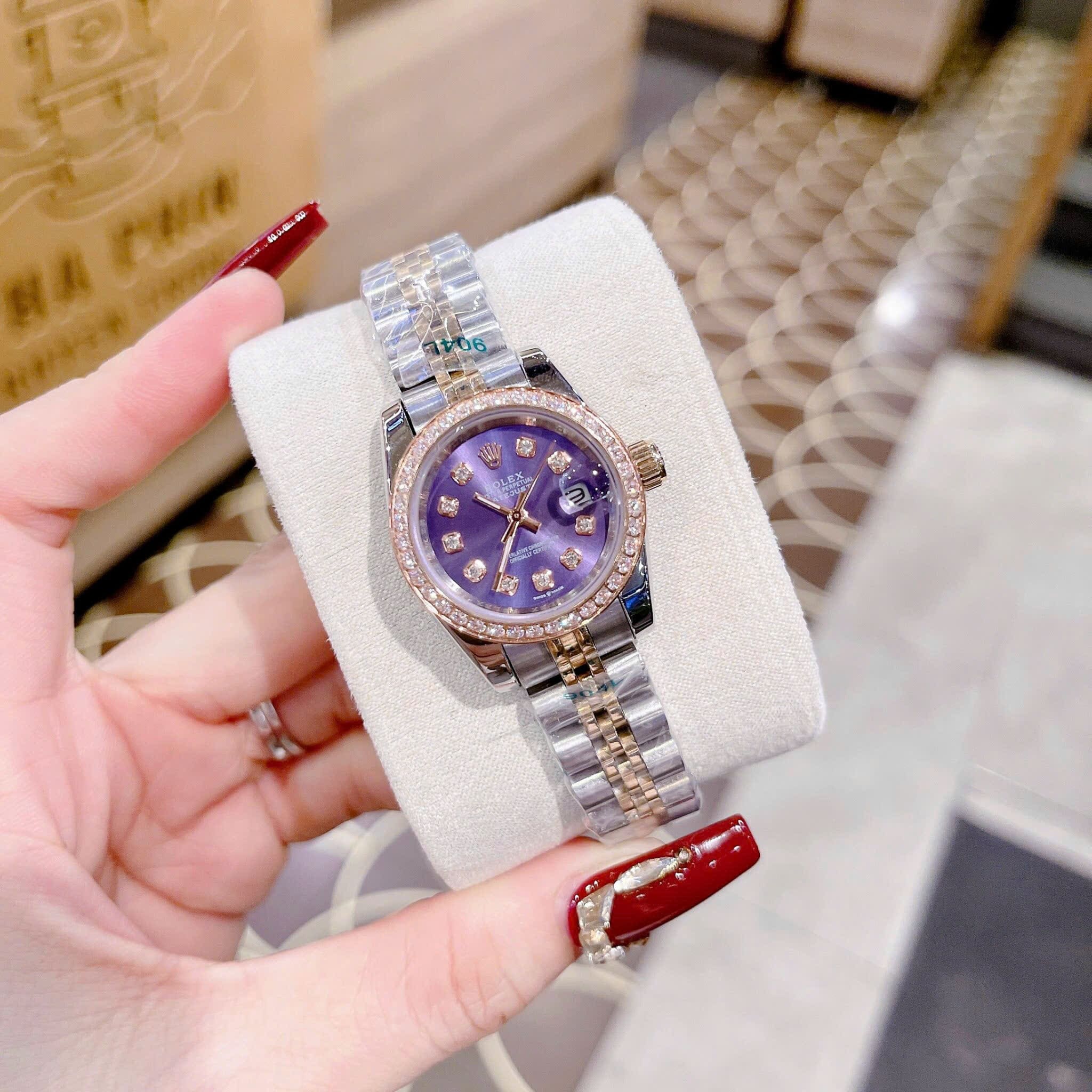 Đồng Hồ Rolex Date Just |Nữ Giới |Mặt Tím |Đính Đá |Dây Kim Loại Demi |Máy Pin (Máy Quartz) |Size 28mm |donghogiatot.vn