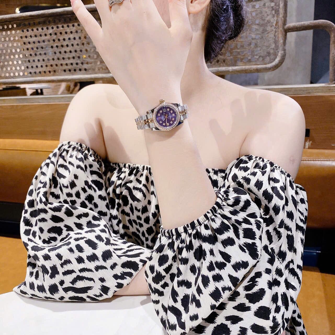 Đồng Hồ Rolex Date Just |Nữ Giới |Mặt Tím |Đính Đá |Dây Kim Loại Demi |Máy Pin (Máy Quartz) |Size 28mm |donghogiatot.vn