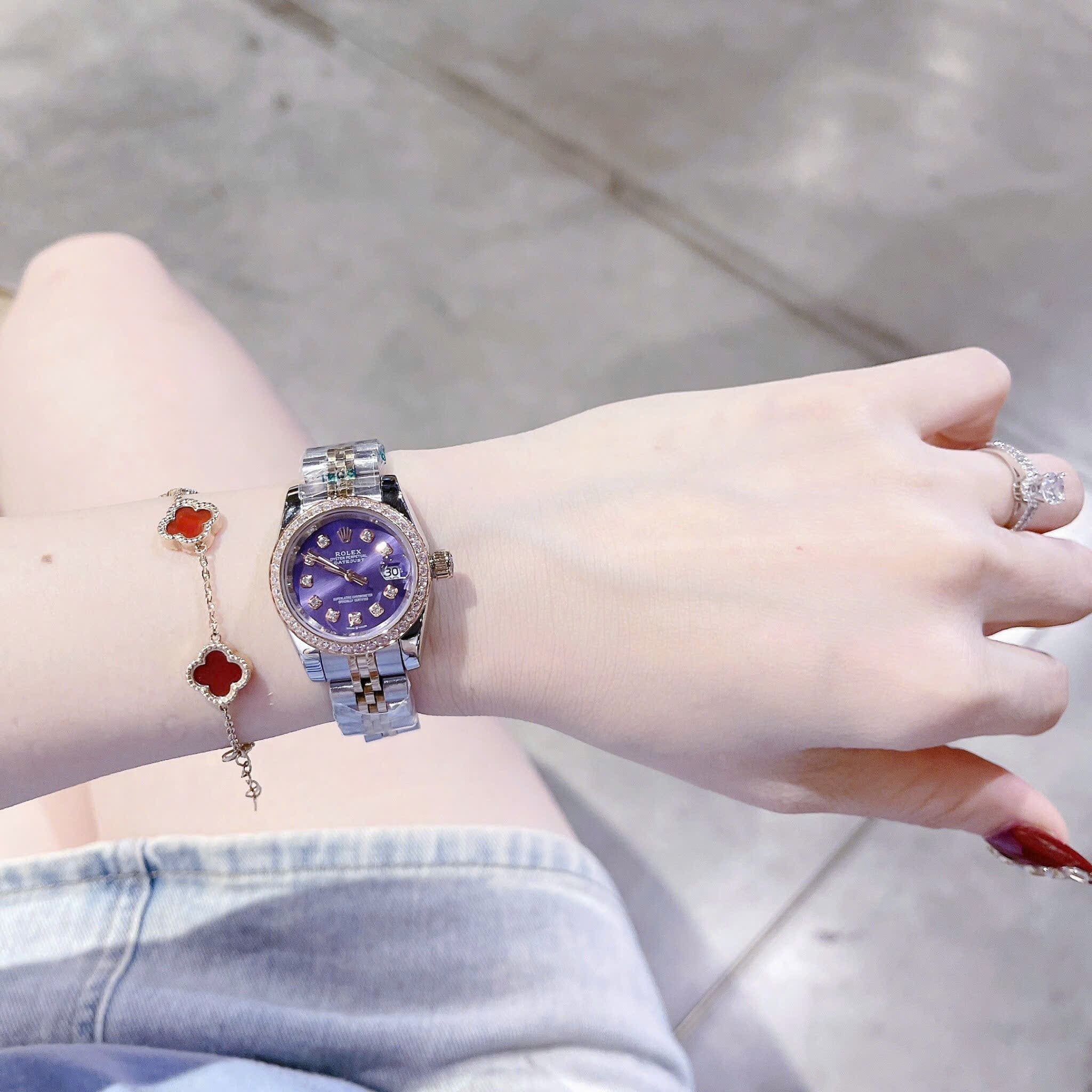 Đồng Hồ Rolex Date Just |Nữ Giới |Mặt Tím |Đính Đá |Dây Kim Loại Demi |Máy Pin (Máy Quartz) |Size 28mm |donghogiatot.vn