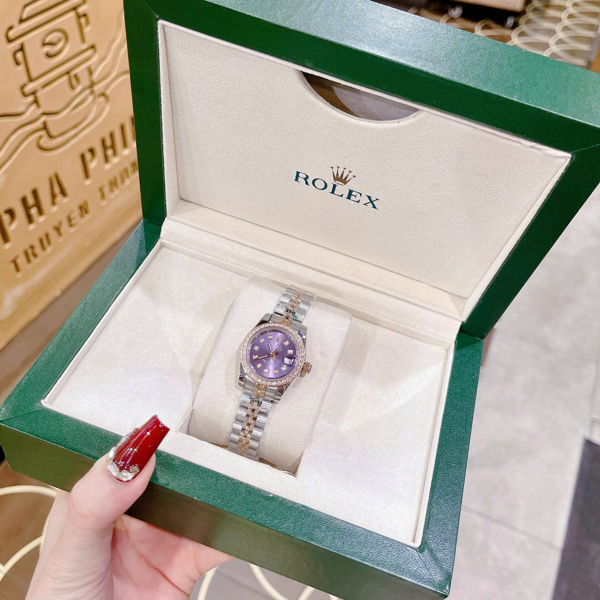 Đồng Hồ Rolex Date Just |Nữ Giới |Mặt Tím |Đính Đá |Dây Kim Loại Demi |Máy Pin (Máy Quartz) |Size 28mm |donghogiatot.vn