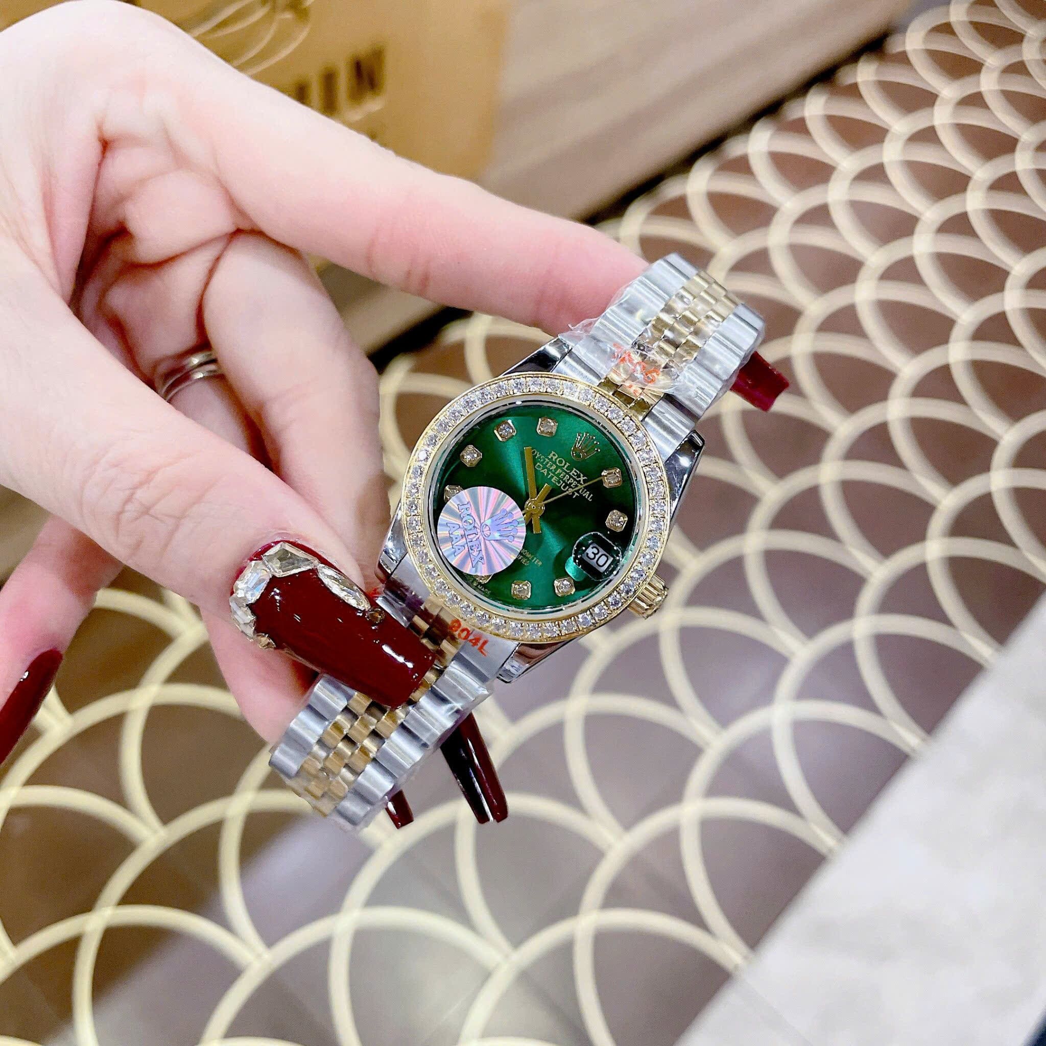 Đồng Hồ Rolex Date Just |Nữ Giới |Mặt Xanh Lá |Đính Đá |Dây Kim Loại Demi |Máy Pin (Máy Quartz) |Size 31mm |donghogiatot.vn