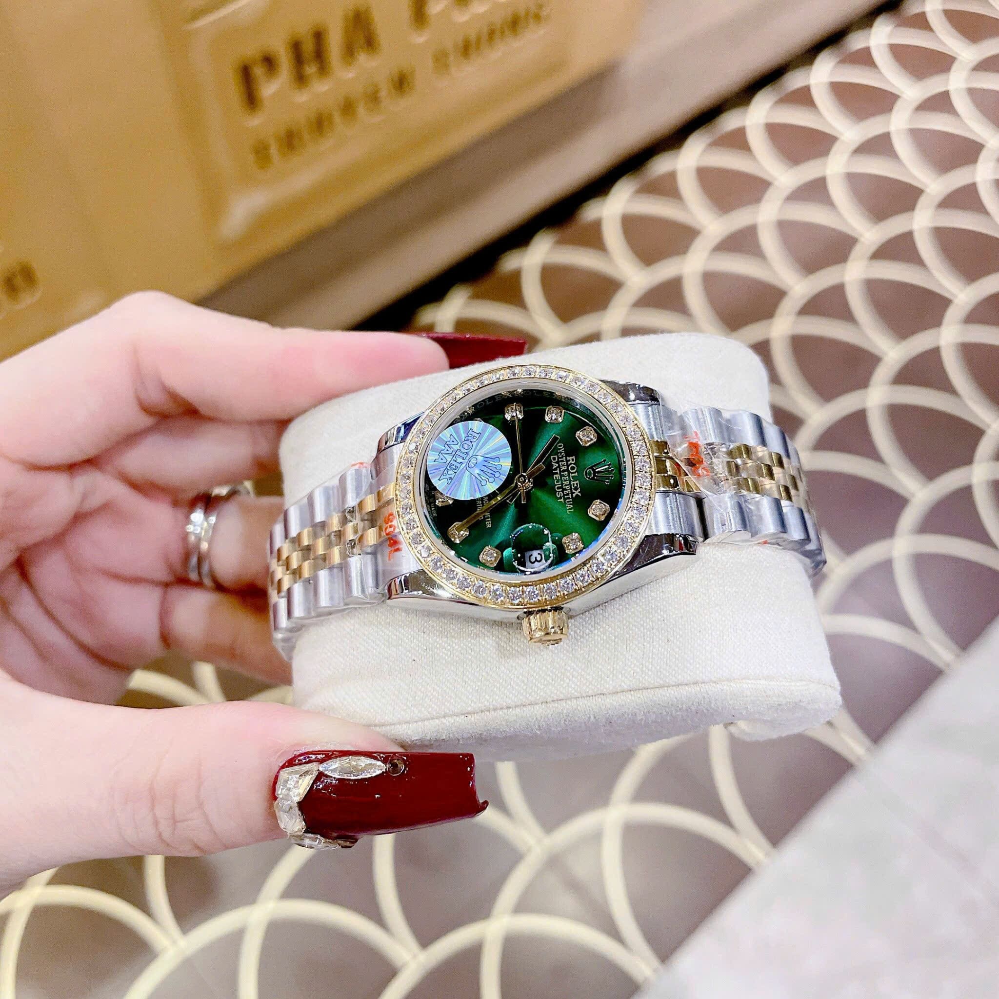 Đồng Hồ Rolex Date Just |Nữ Giới |Mặt Xanh Lá |Đính Đá |Dây Kim Loại Demi |Máy Pin (Máy Quartz) |Size 31mm |donghogiatot.vn
