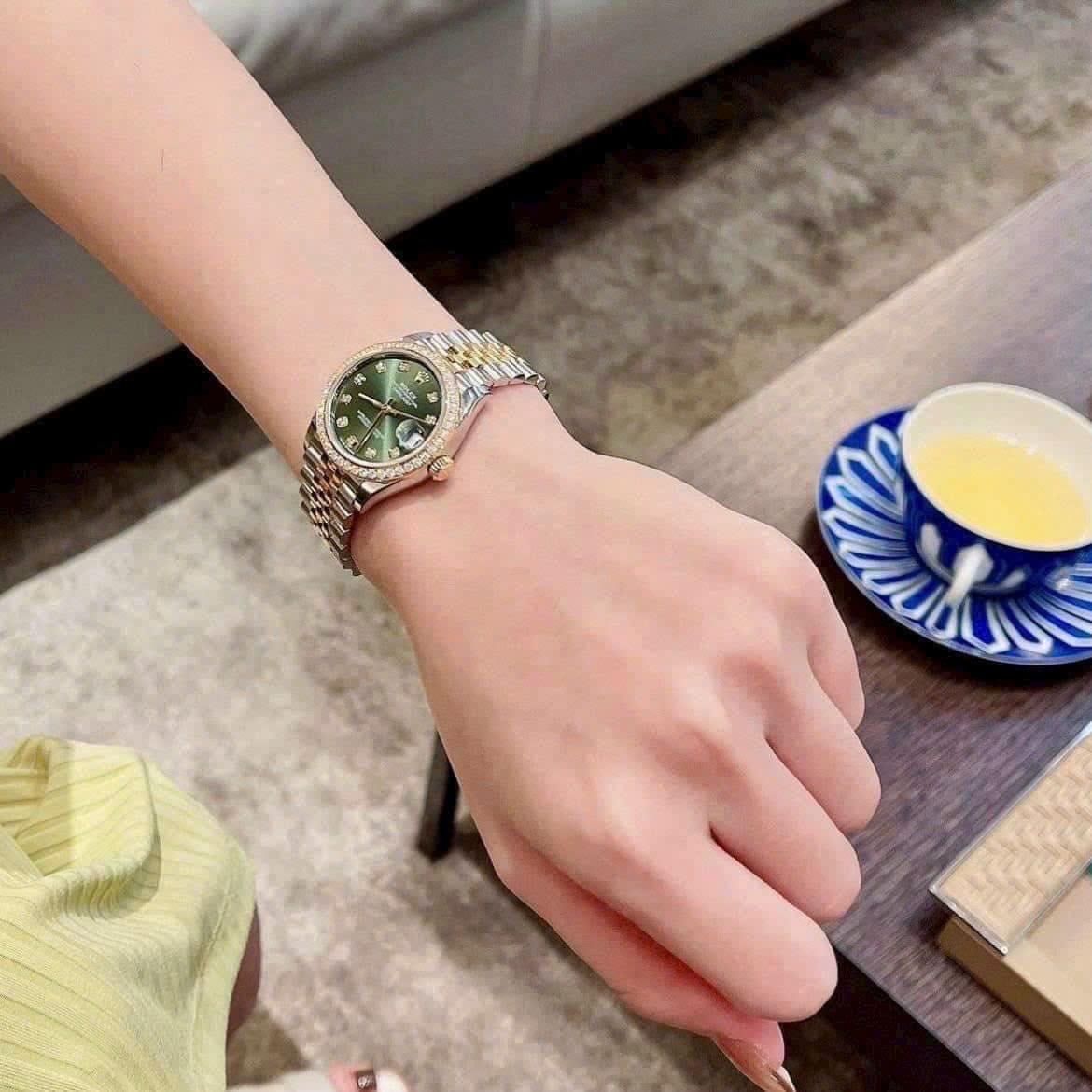 Đồng Hồ Rolex Date Just |Nữ Giới |Mặt Xanh Rêu |Đính Đá |Dây Kim Loại Demi |Máy Pin (Máy Quartz) |Size 31mm |donghogiatot.vn