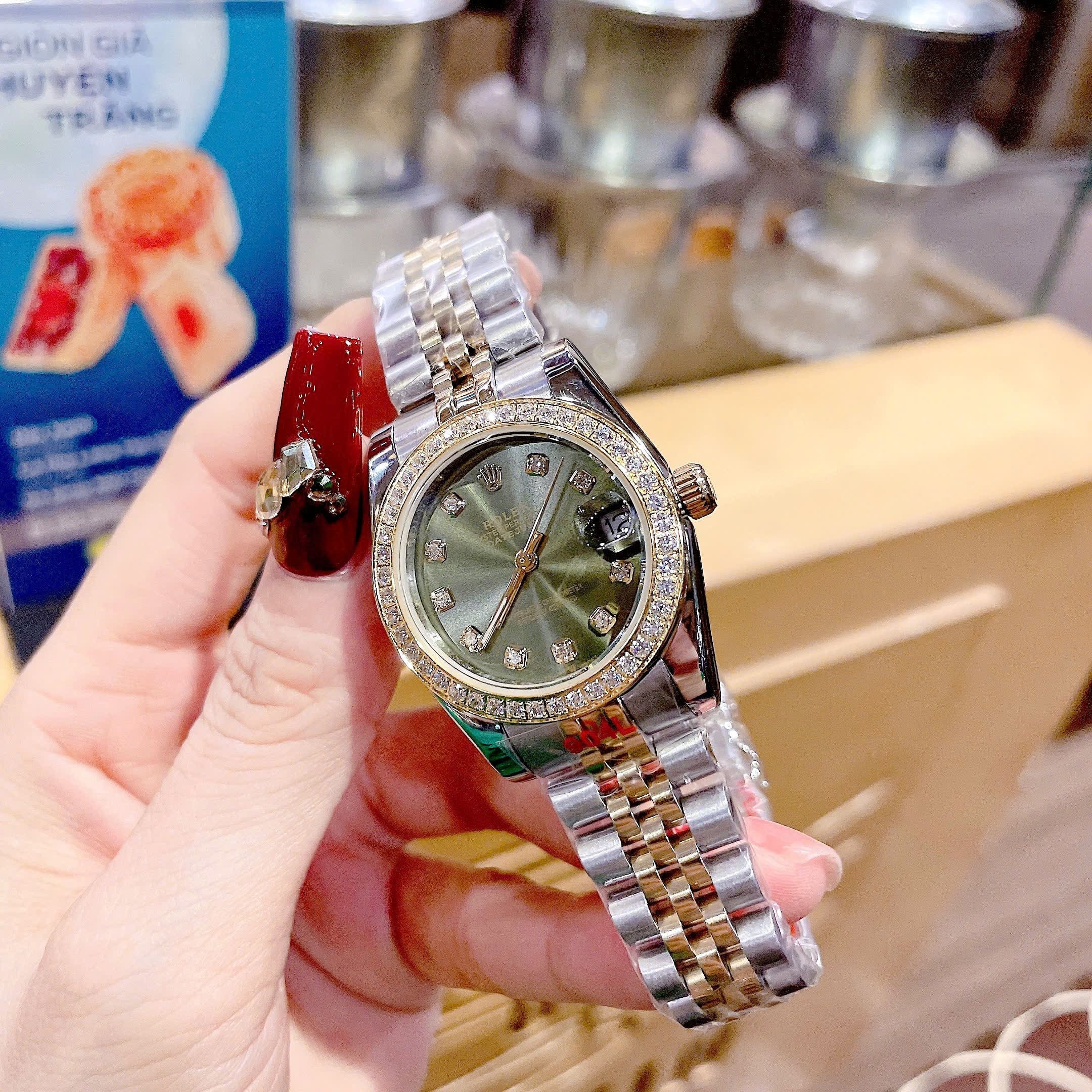 Đồng Hồ Rolex Date Just |Nữ Giới |Mặt Xanh Rêu |Đính Đá |Dây Kim Loại Demi |Máy Pin (Máy Quartz) |Size 31mm |donghogiatot.vn